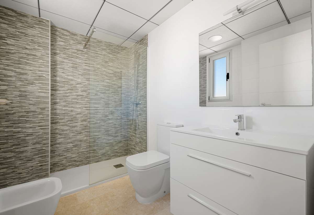 Resale - 3 Bedroom 2 Bathroom Apartment in Villamartín -  - Alicante