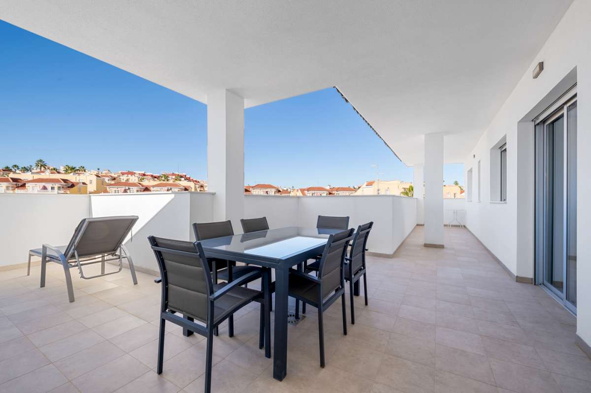 Resale - 3 Bedroom 2 Bathroom Apartment in Villamartín -  - Alicante