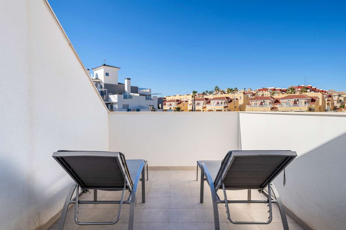 Resale - 3 Bedroom 2 Bathroom Apartment in Villamartín -  - Alicante