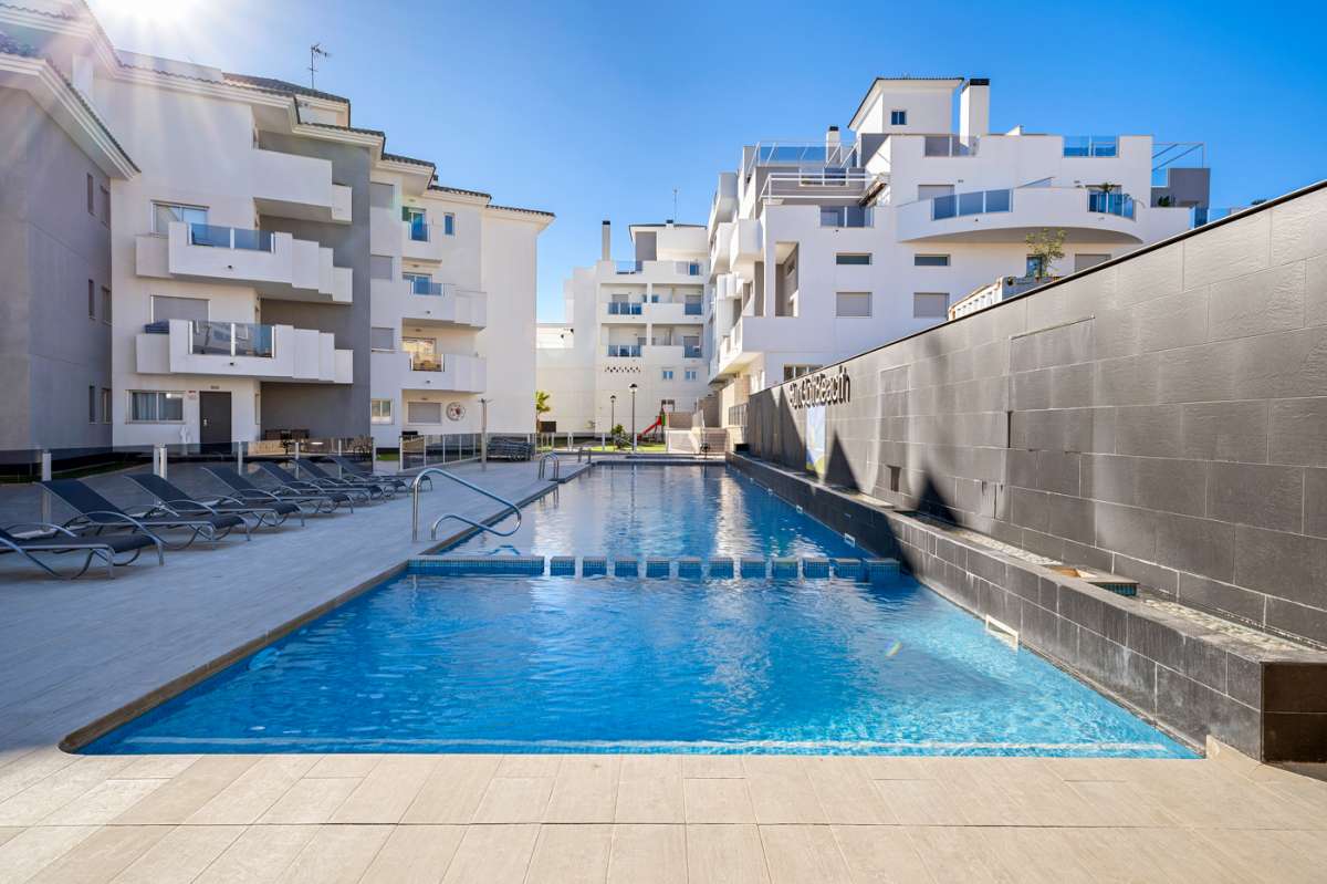 Resale - 3 Bedroom 2 Bathroom Apartment in Villamartín -  - Alicante