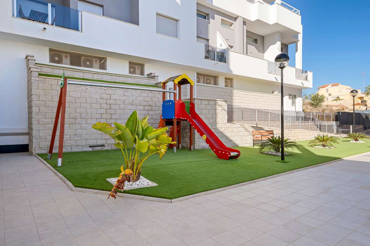 Resale - 3 Bedroom 2 Bathroom Apartment in Villamartín -  - Alicante