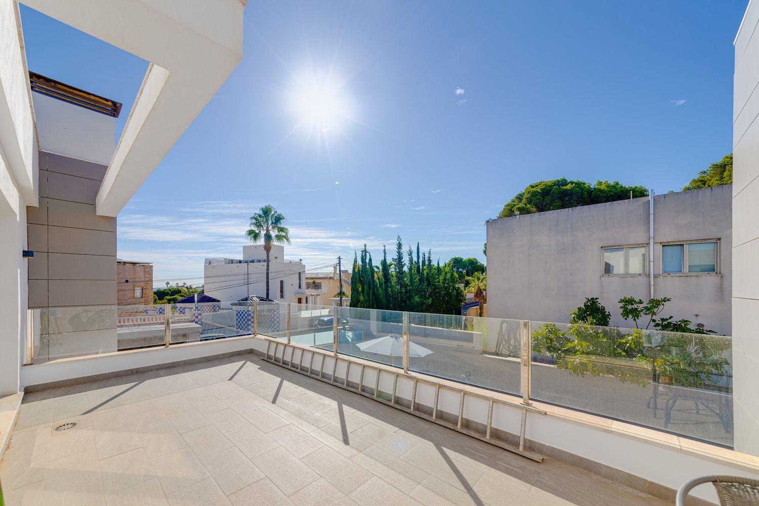 Resale - 3 Bedroom 4 Bathroom Villa in Torrevieja - Los Balcones - Alicante