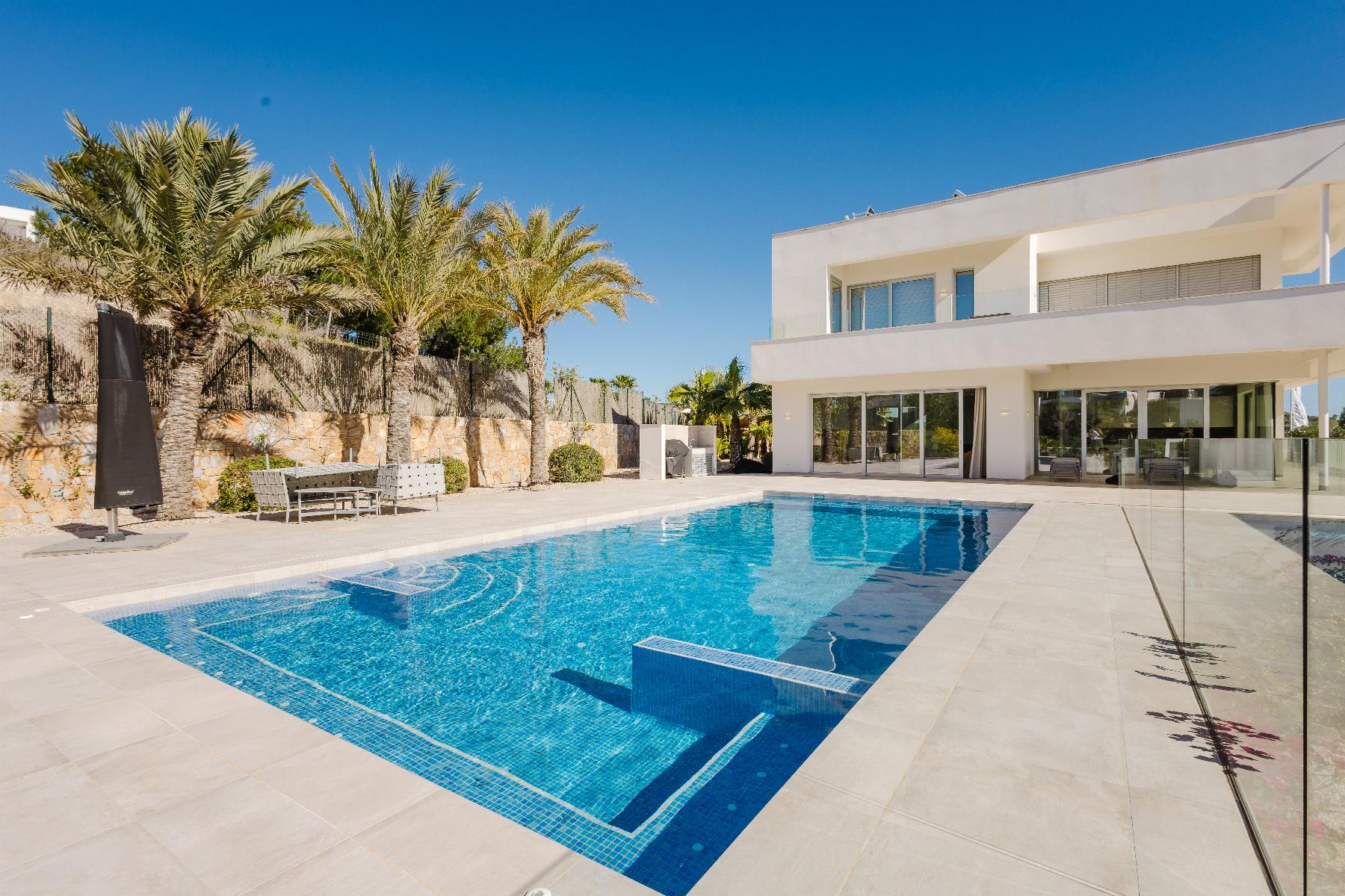 Resale - 5 Bedroom 6 Bathroom Villa in Orihuela Costa - Las Colinas Golf - Alicante