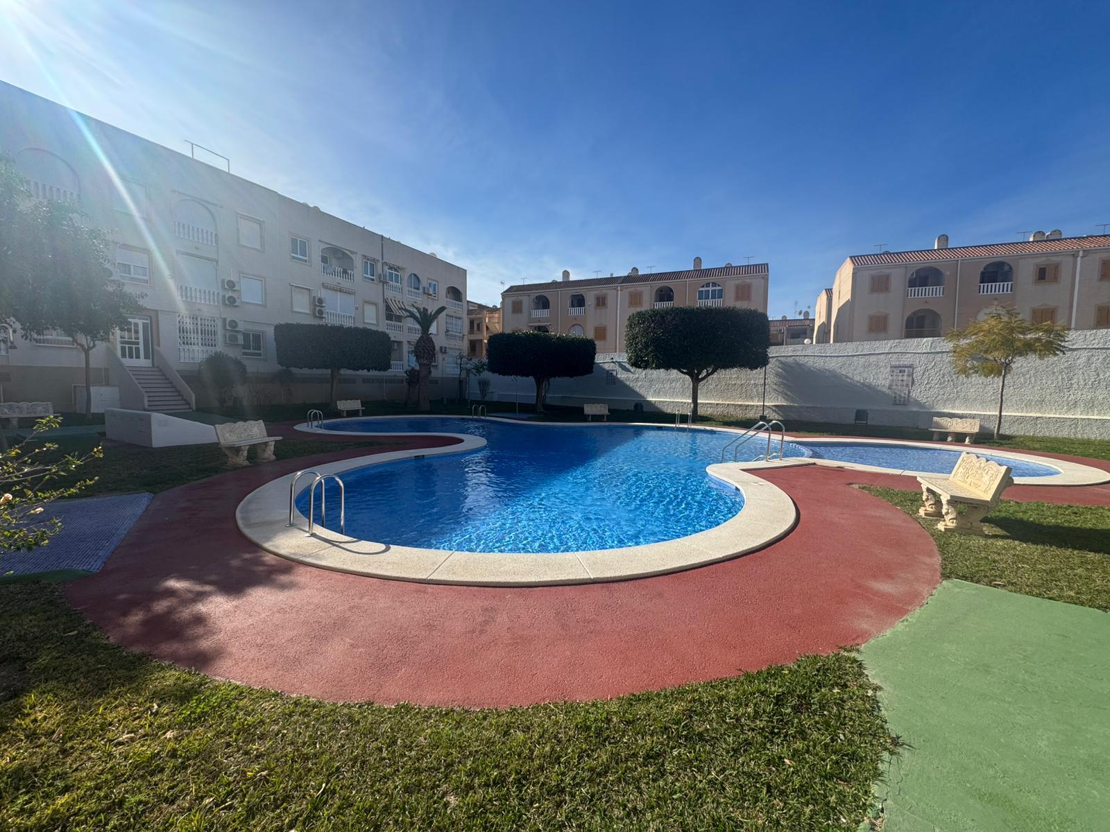 Resale - 2 Bedroom 1 Bathroom Apartamento in Torrevieja - Playa del Acequión - Alicante