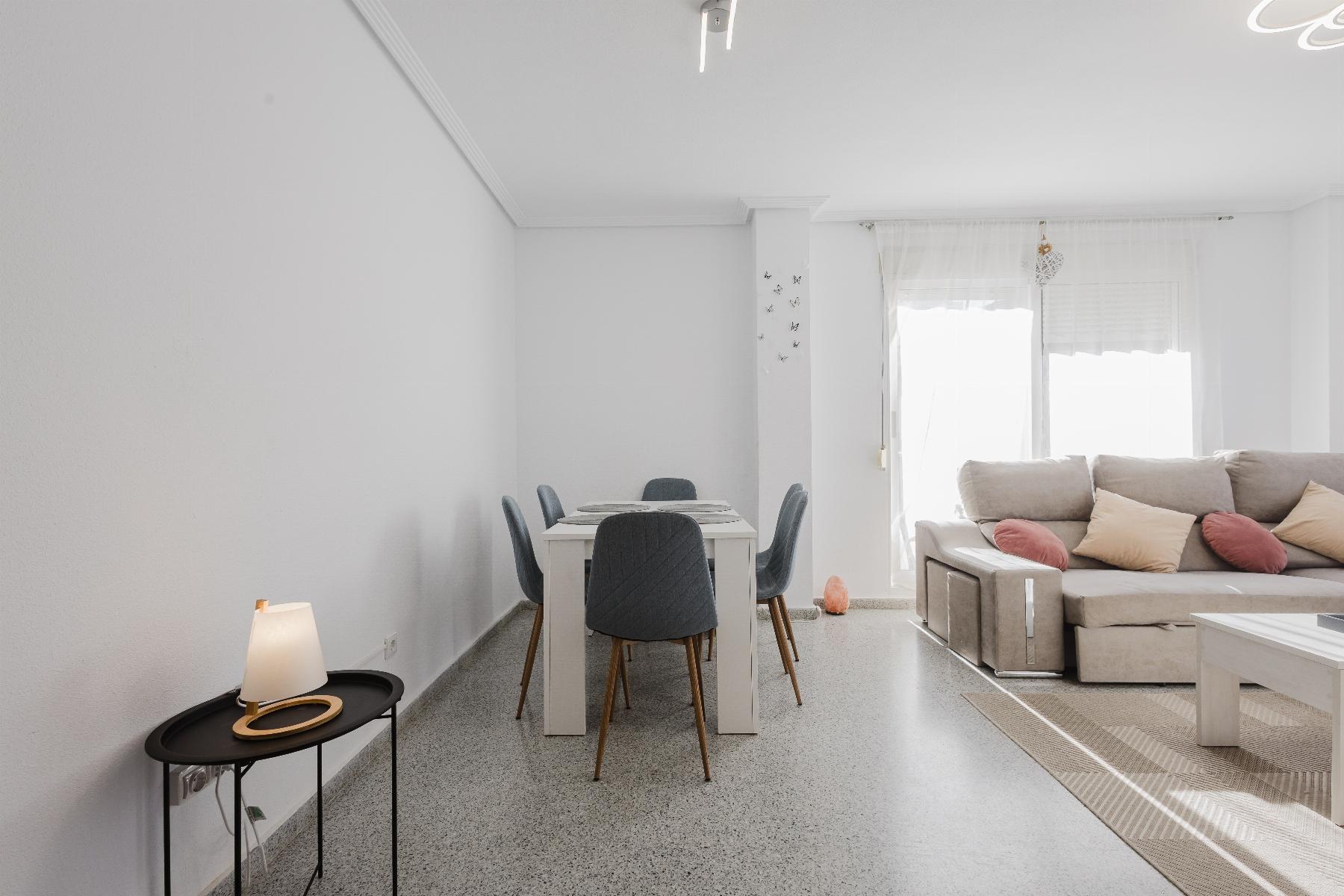 Resale - 4 Bedroom 2 Bathroom Apartamento in San Miguel de Salinas - San Miguel de Salinas - Alicante