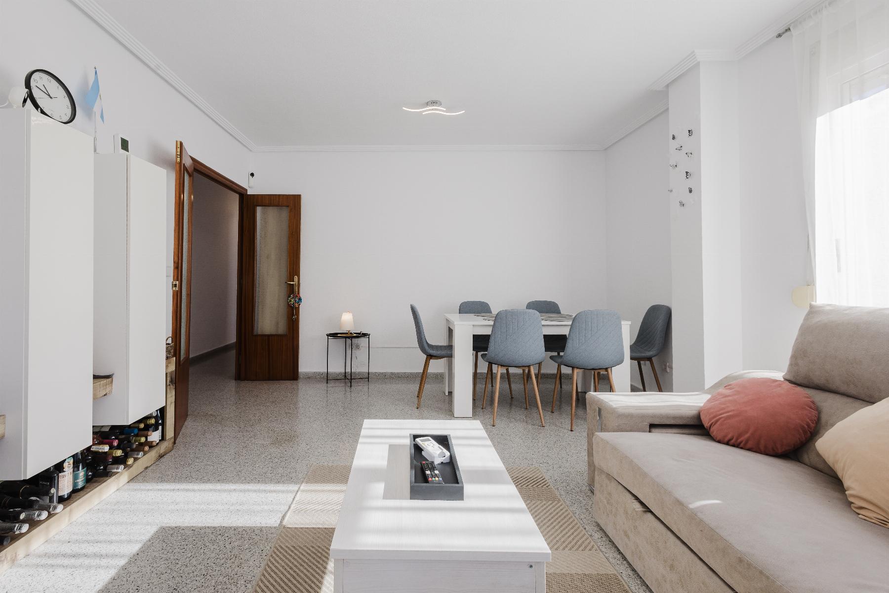 Resale - 4 Bedroom 2 Bathroom Apartamento in San Miguel de Salinas - San Miguel de Salinas - Alicante