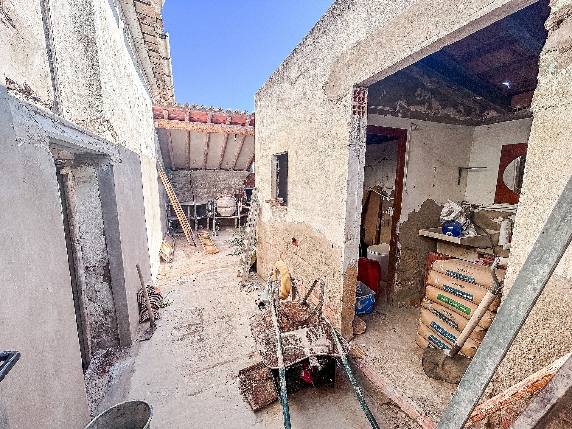 Resale - 2 Bedroom 1 Bathroom Finca in Elda -  - Alicante