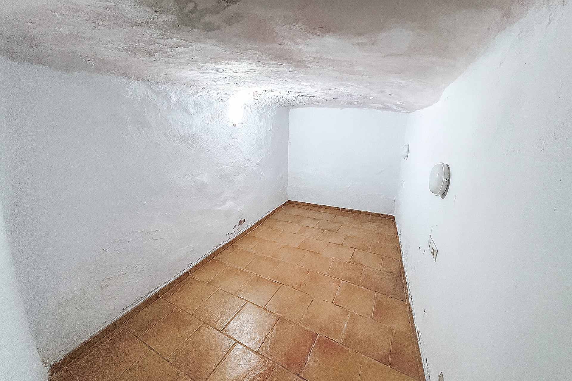 Resale - 4 Bedroom 1 Bathroom Cave House in Casas del Señor -  - Alicante