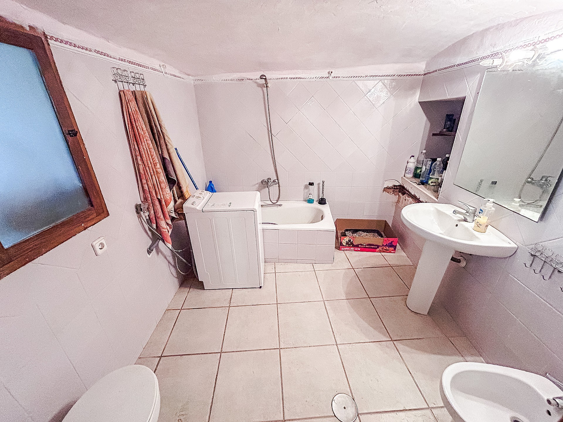 Resale - 4 Bedroom 1 Bathroom Cave House in Casas del Señor -  - Alicante
