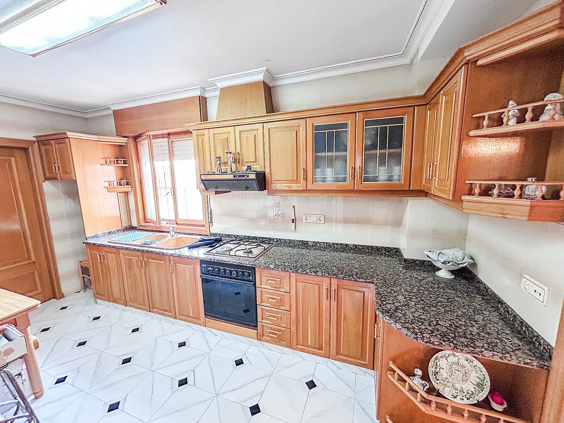 Resale - 6 Bedroom 4 Bathroom Restoration Project in Monóvar -  - Alicante