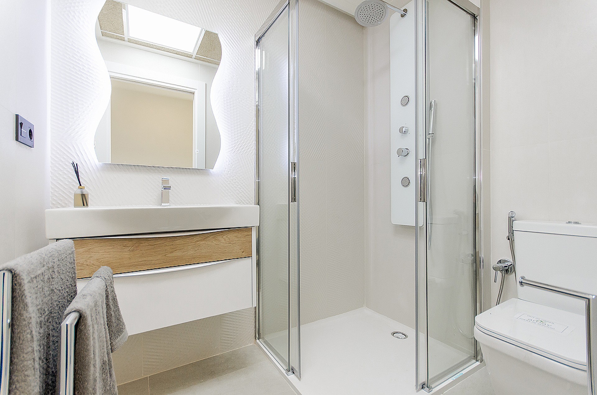 Resale - 2 Bedroom 2 Bathroom Apartment in Torrevieja -  - Alicante