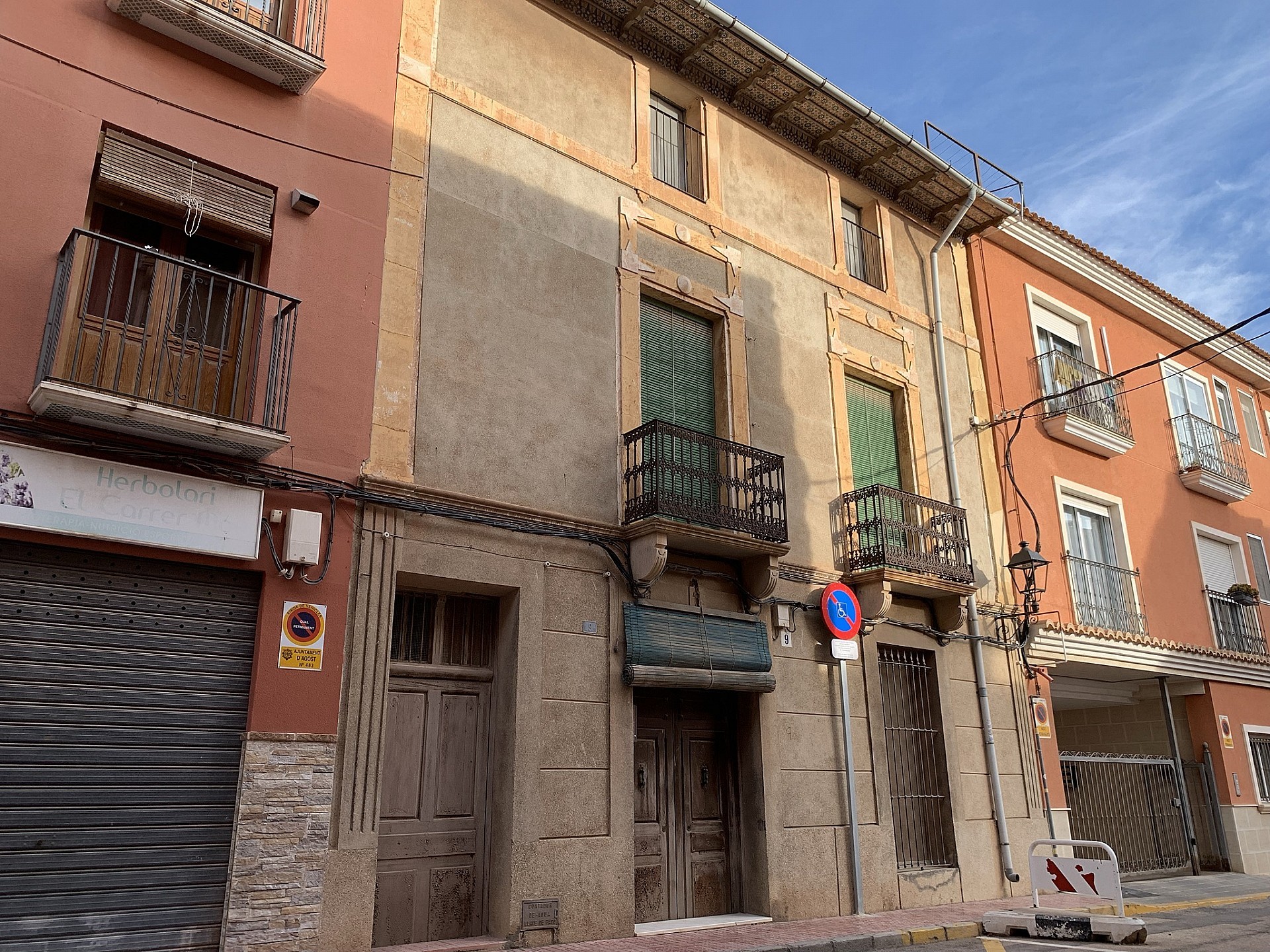 Resale - 7 Bedroom 1 Bathroom Townhouse in Agost -  - Alicante