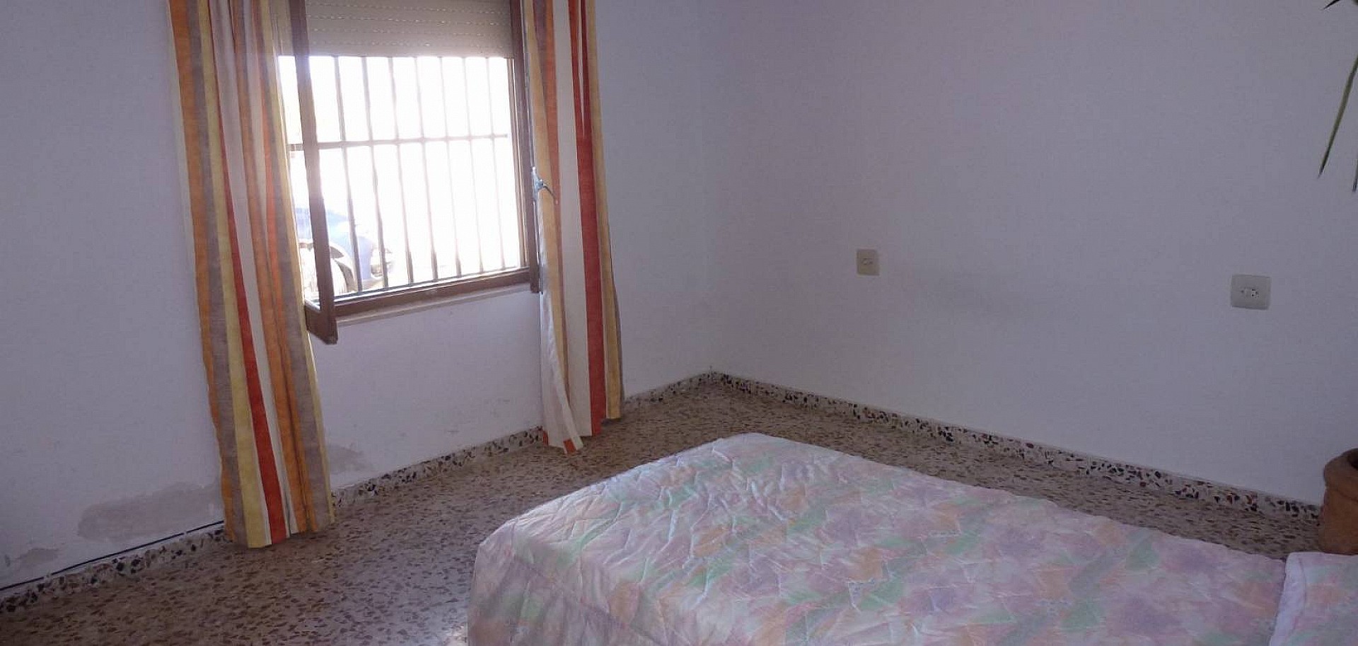 Resale - 3 Bedroom 1 Bathroom Cave House in Canalosa -  - Alicante