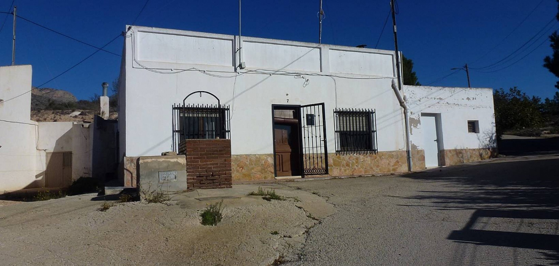 Resale - 3 Bedroom 1 Bathroom Cave House in Canalosa -  - Alicante