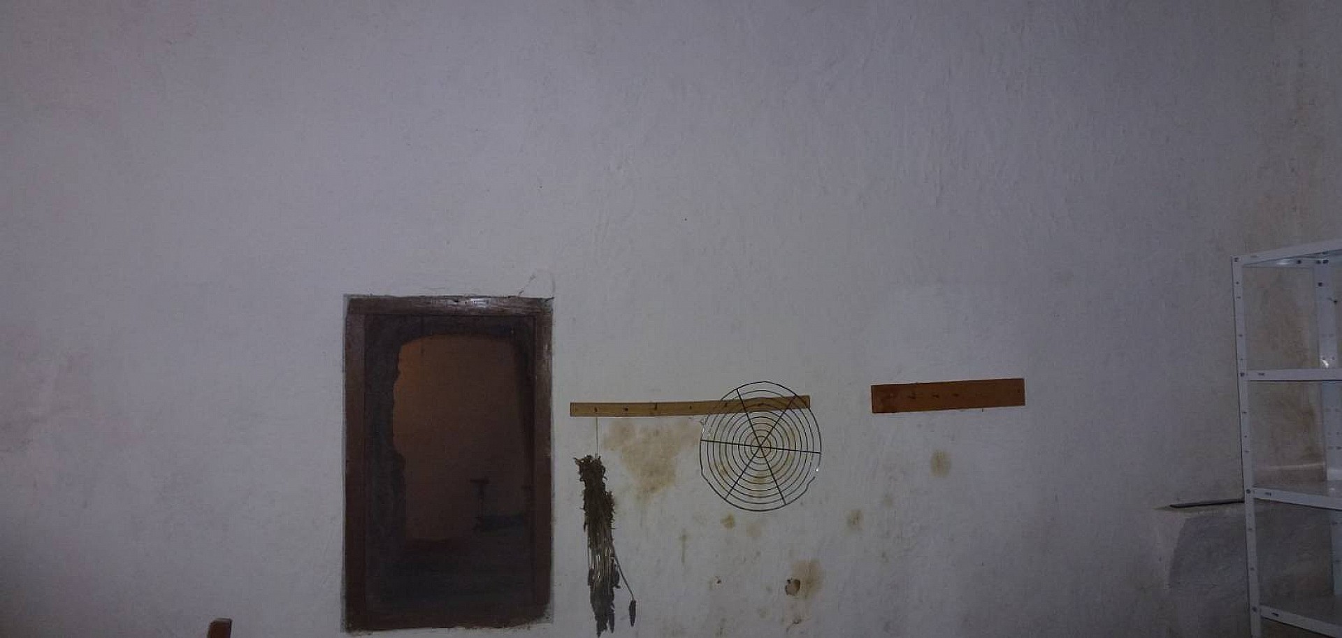 Resale - 3 Bedroom 1 Bathroom Cave House in Canalosa -  - Alicante