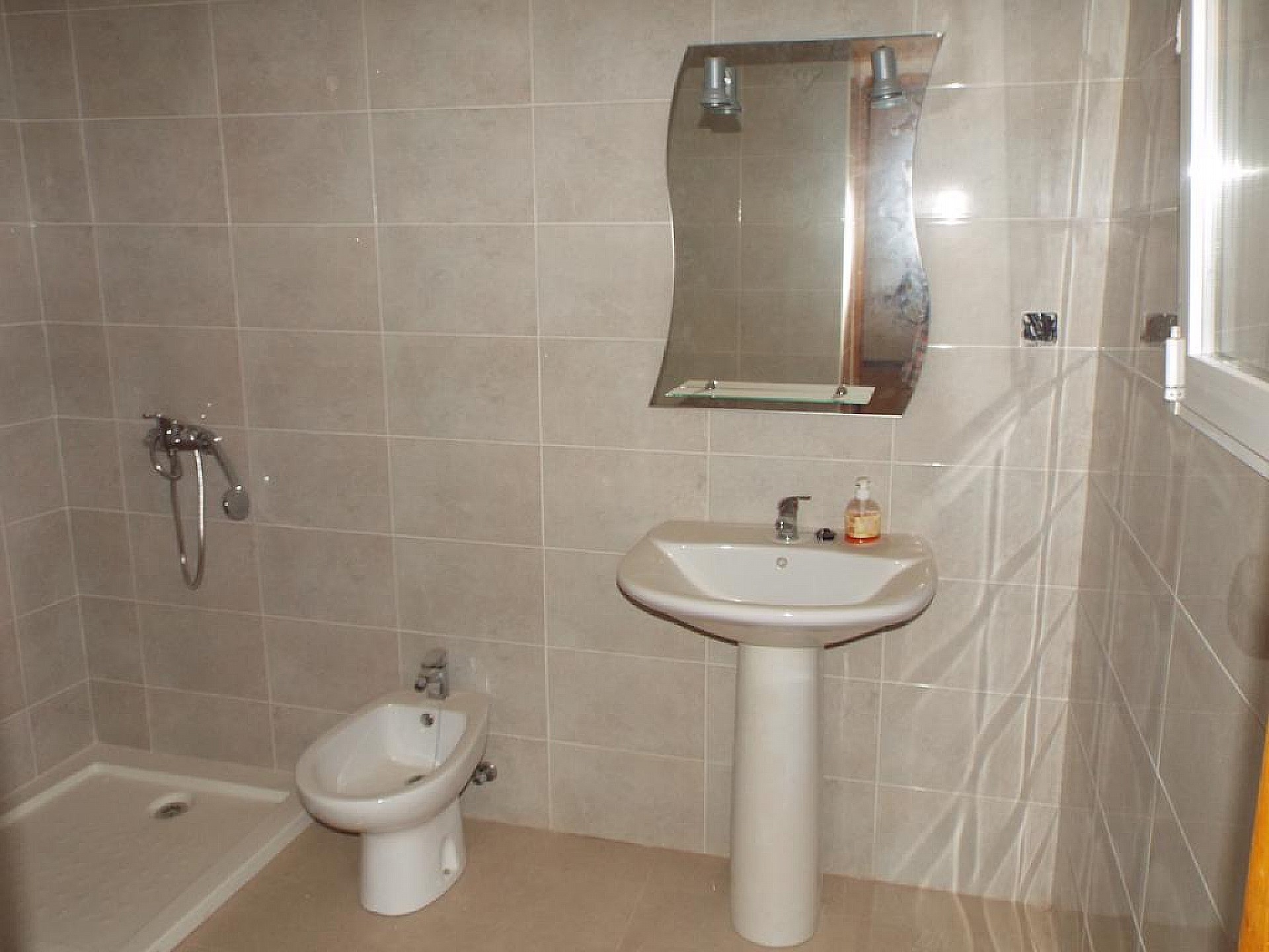 Resale - 4 Bedroom 3 Bathroom Apartment in Caudete -  - Albacete