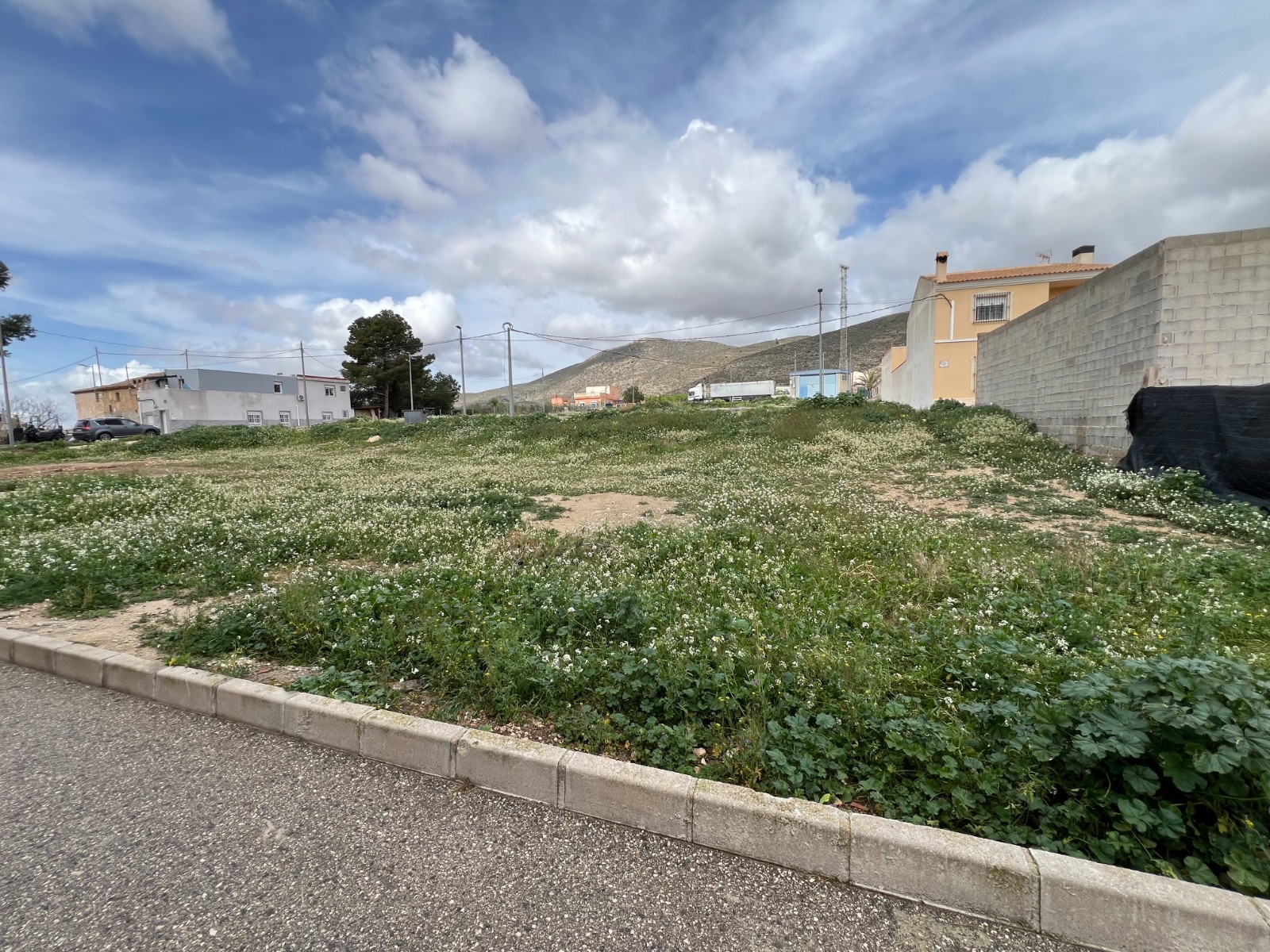 Resale - Land in Hondón de los Frailes -  - Alicante