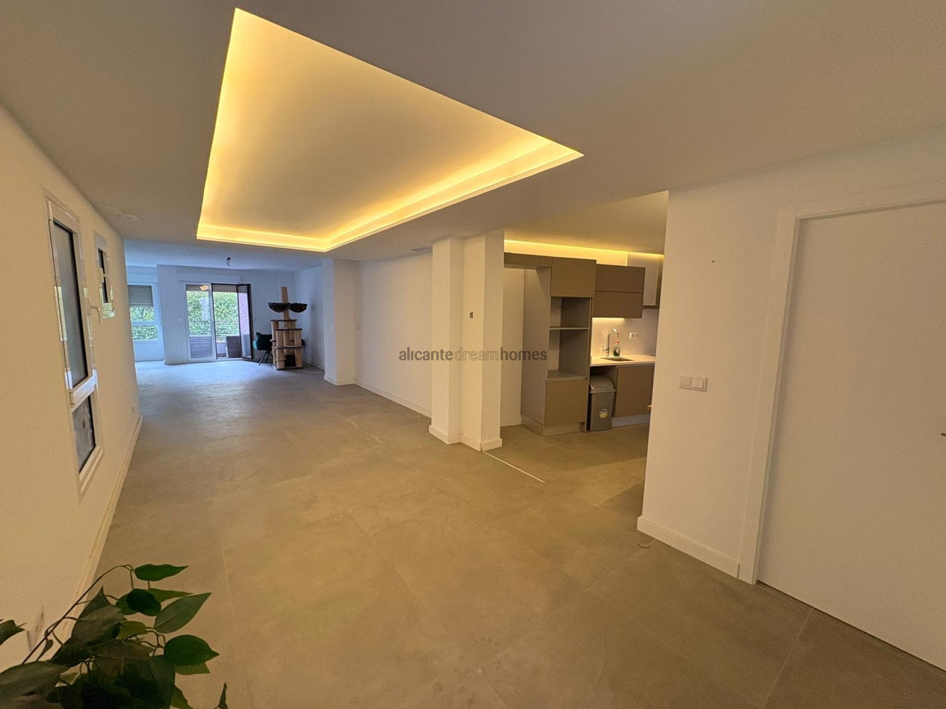 Resale - 3 Bedroom 2 Bathroom Apartment in Crevillente -  - Alicante