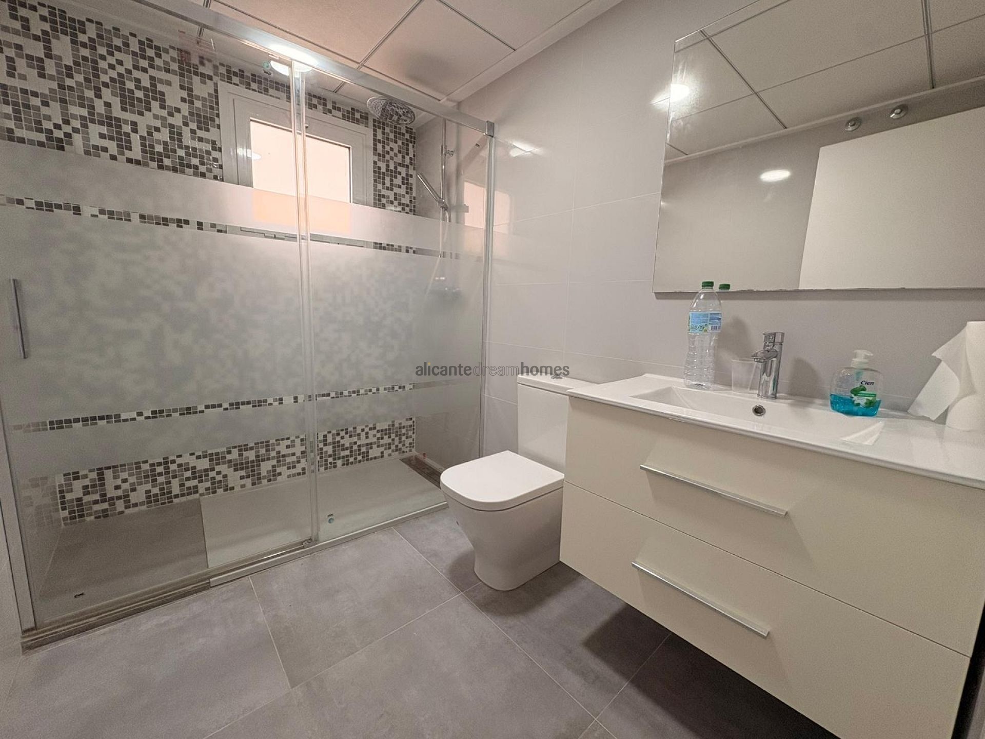 Resale - 3 Bedroom 2 Bathroom Apartment in Crevillente -  - Alicante