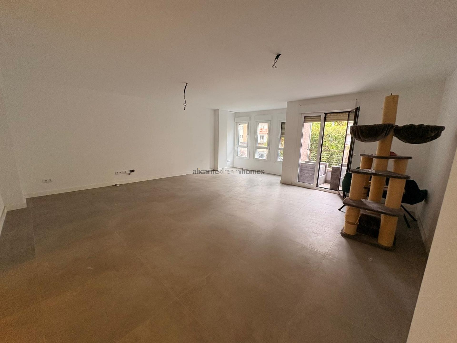 Resale - 3 Bedroom 2 Bathroom Apartment in Crevillente -  - Alicante