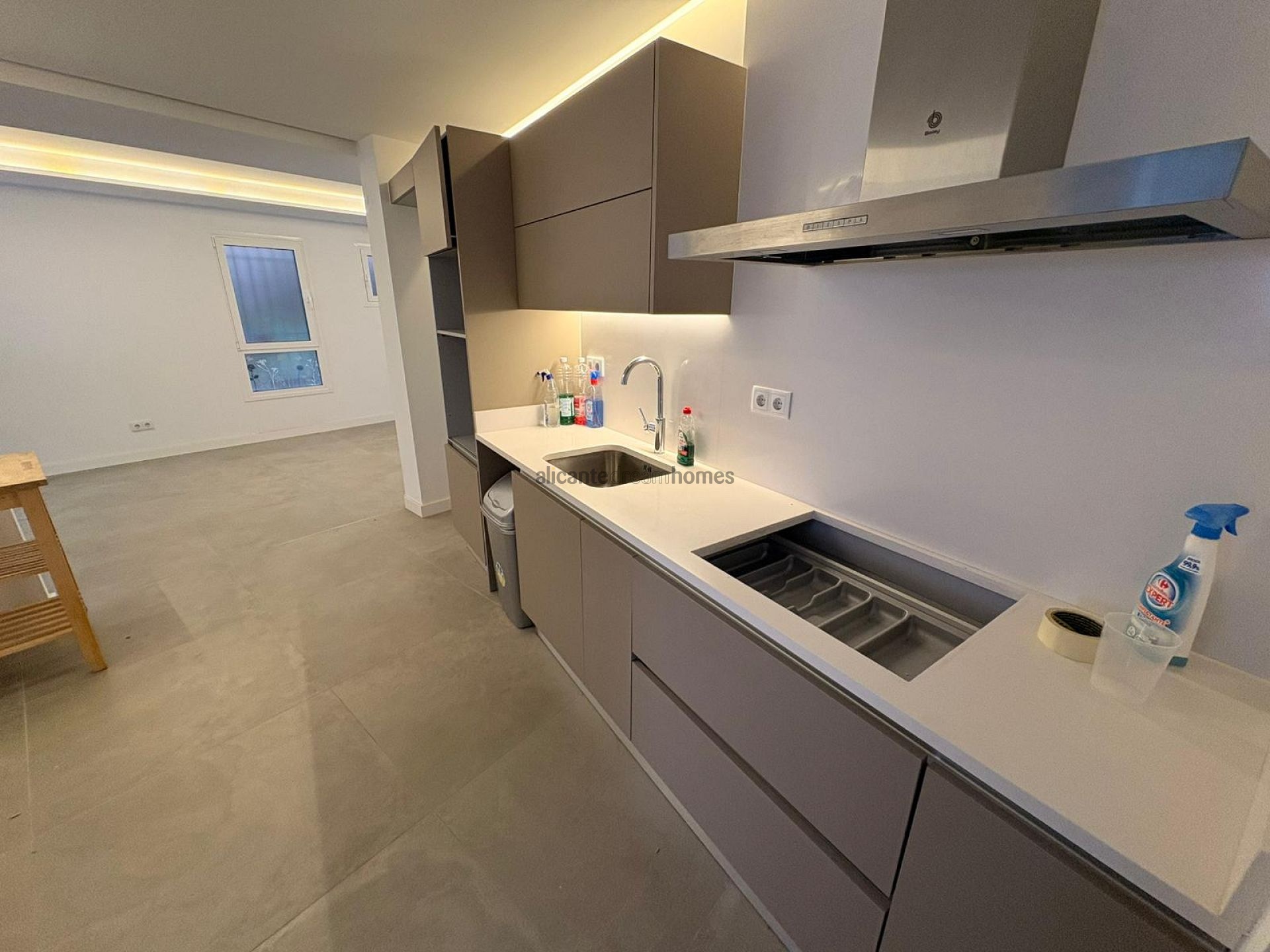 Resale - 3 Bedroom 2 Bathroom Apartment in Crevillente -  - Alicante