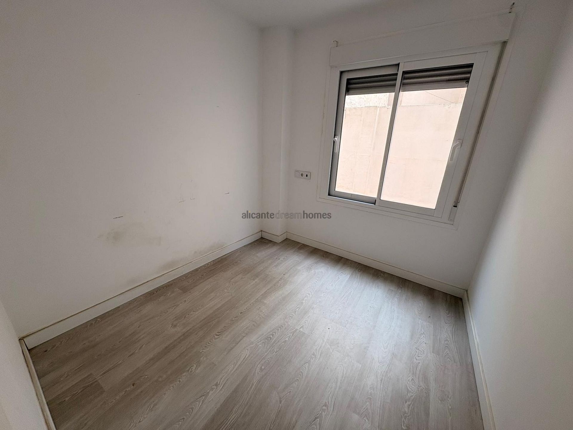 Resale - 3 Bedroom 2 Bathroom Apartment in Crevillente -  - Alicante