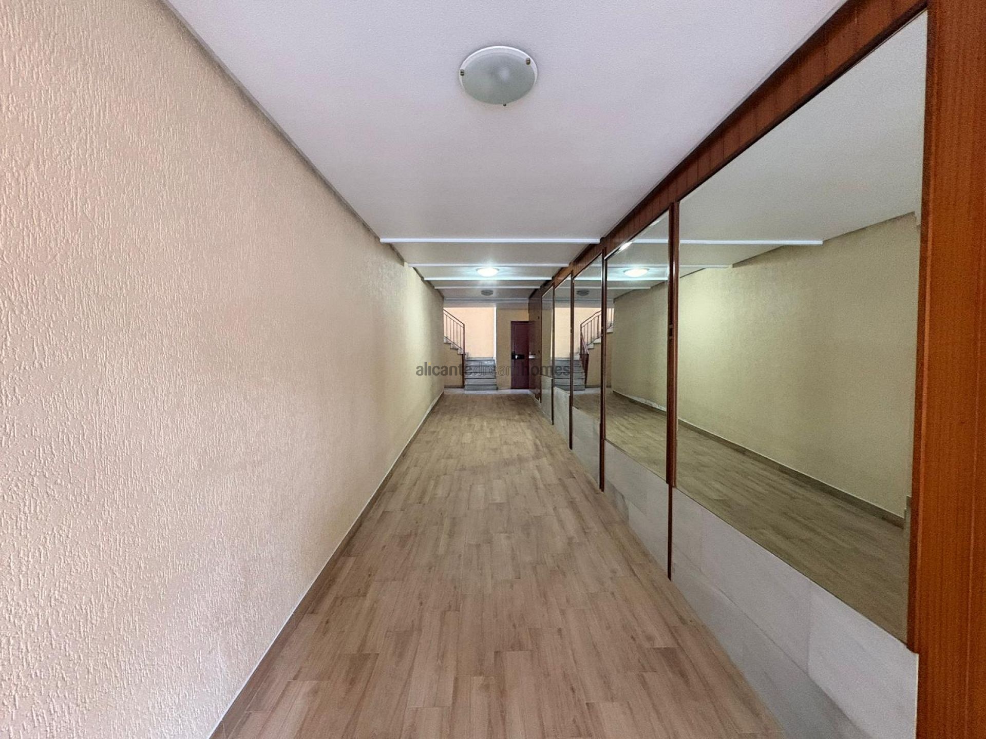 Resale - 3 Bedroom 2 Bathroom Apartment in Crevillente -  - Alicante