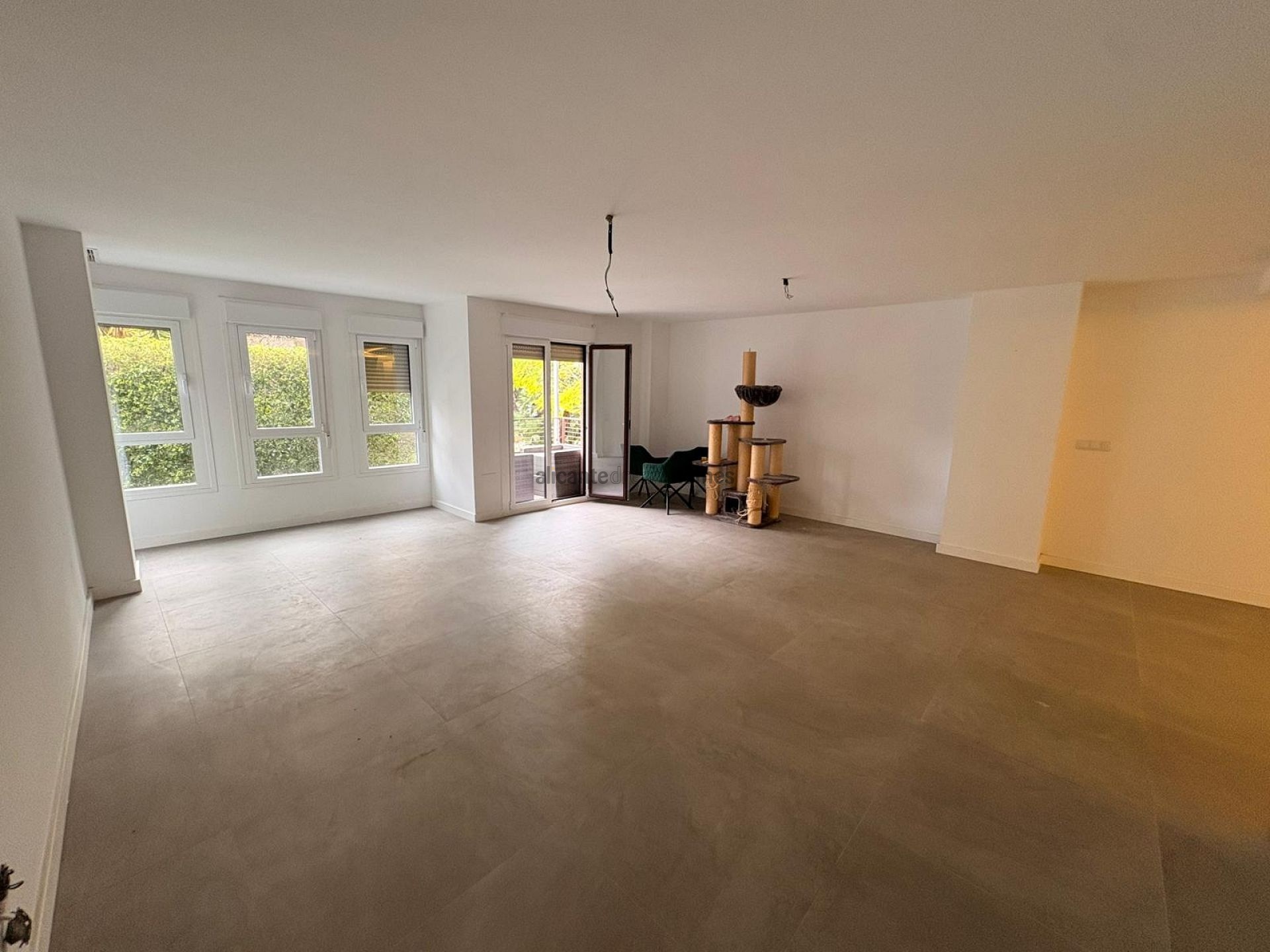 Resale - 3 Bedroom 2 Bathroom Apartment in Crevillente -  - Alicante