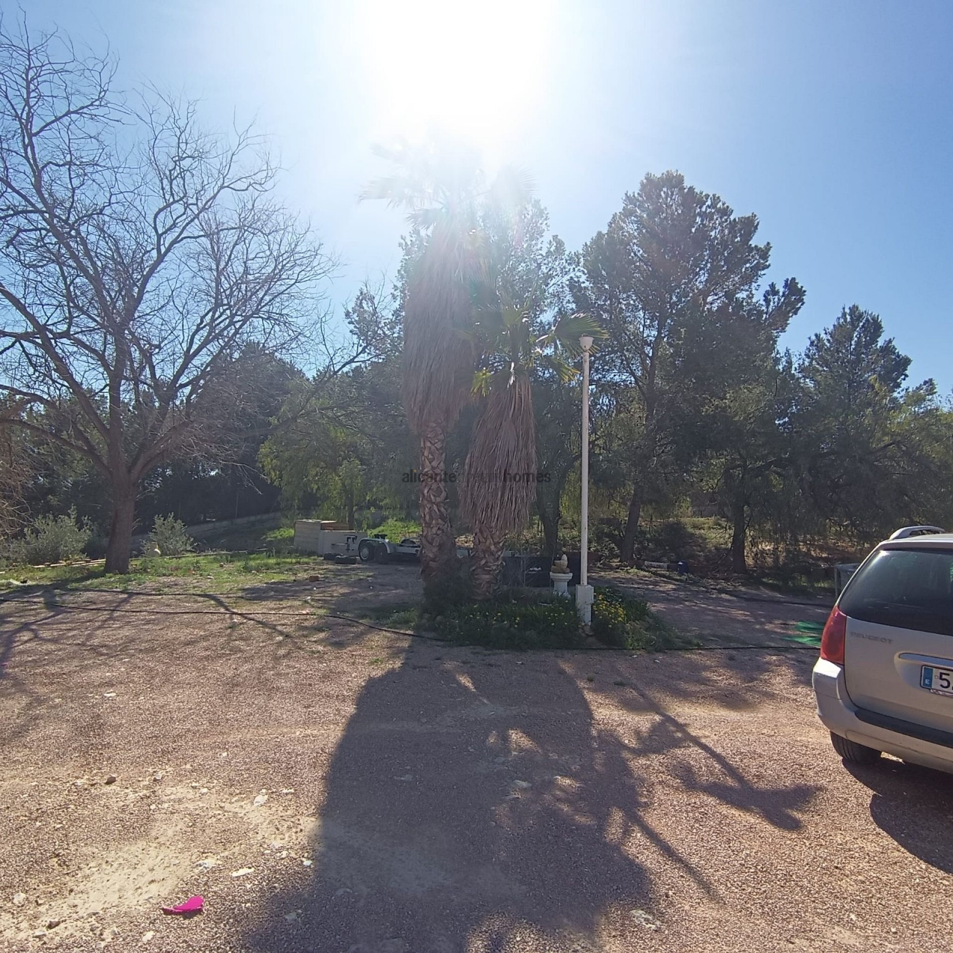 Resale - 6 Bedroom 3 Bathroom Villa in Elda -  - Alicante