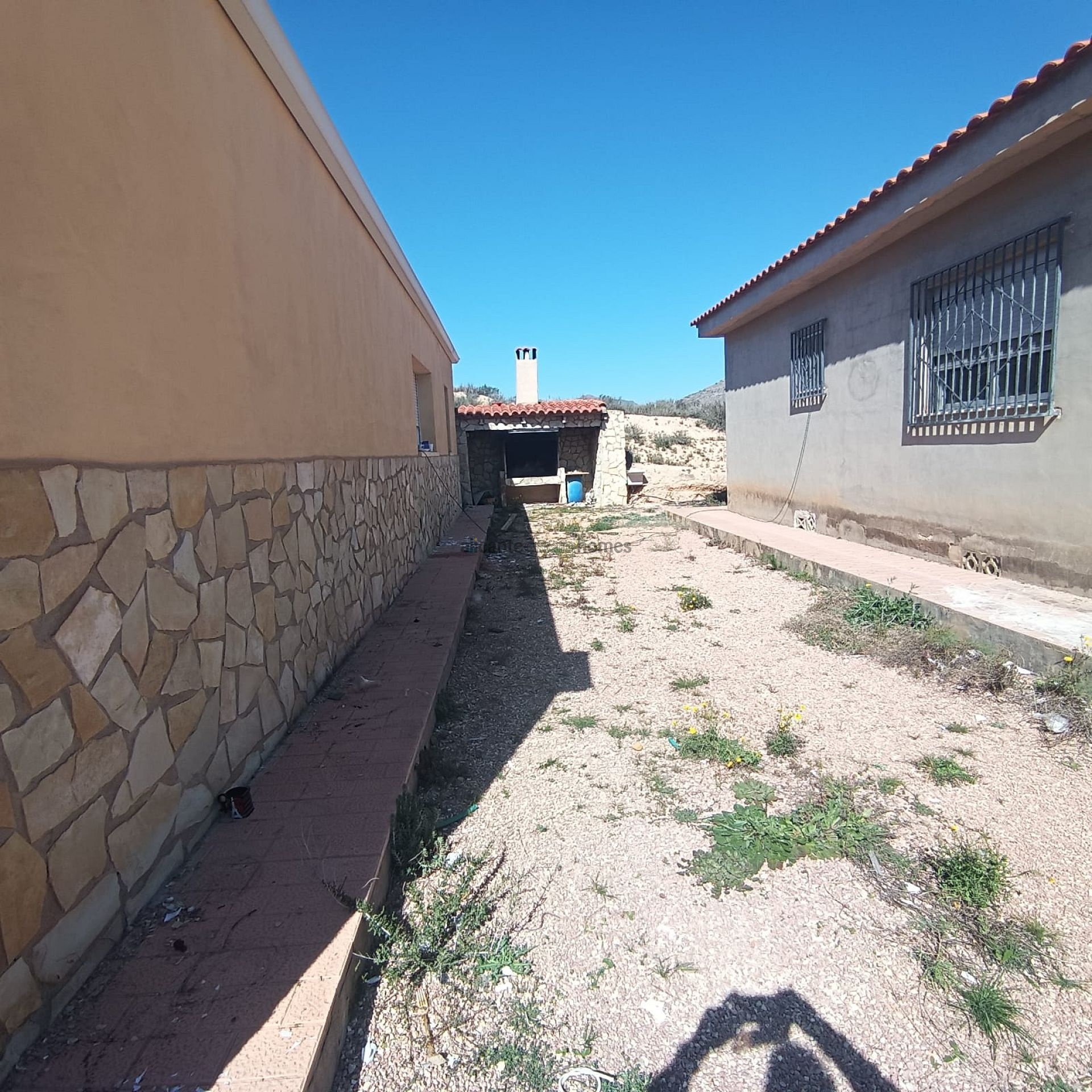 Resale - 6 Bedroom 3 Bathroom Villa in Elda -  - Alicante