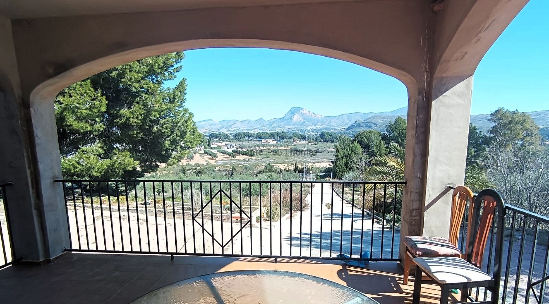 Resale - 6 Bedroom 3 Bathroom Villa in Elda -  - Alicante