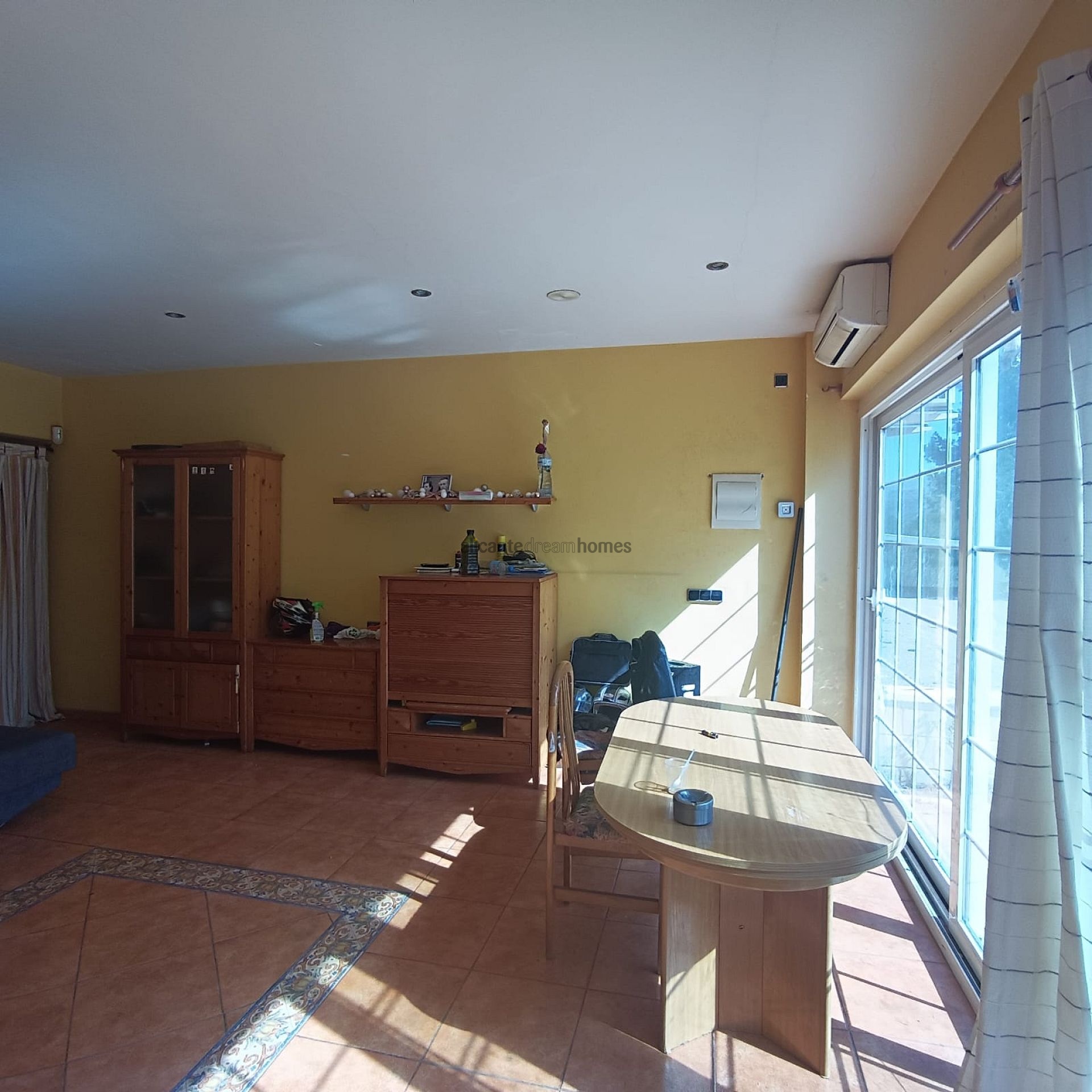 Resale - 6 Bedroom 3 Bathroom Villa in Elda -  - Alicante