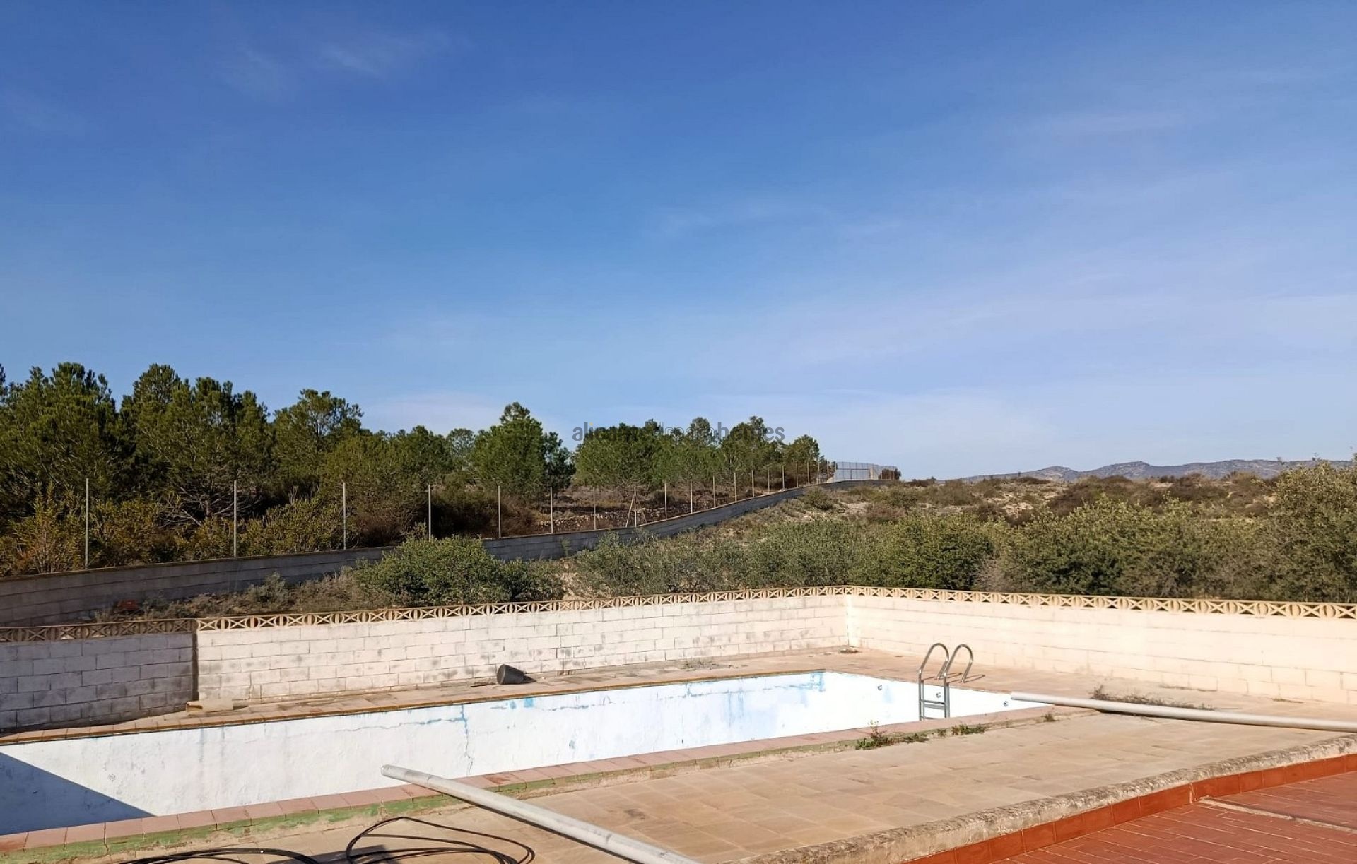 Resale - 6 Bedroom 3 Bathroom Villa in Elda -  - Alicante