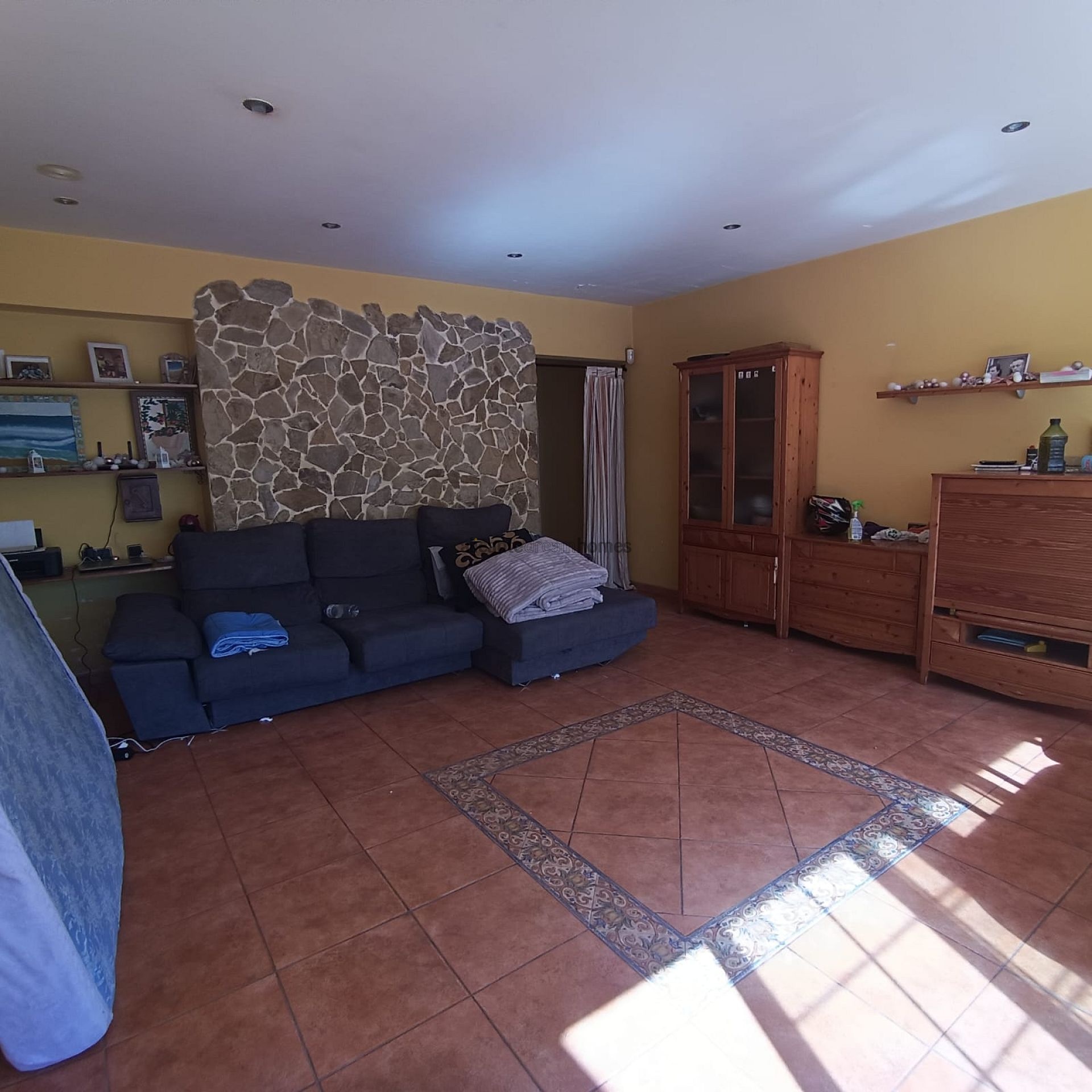 Resale - 6 Bedroom 3 Bathroom Villa in Elda -  - Alicante