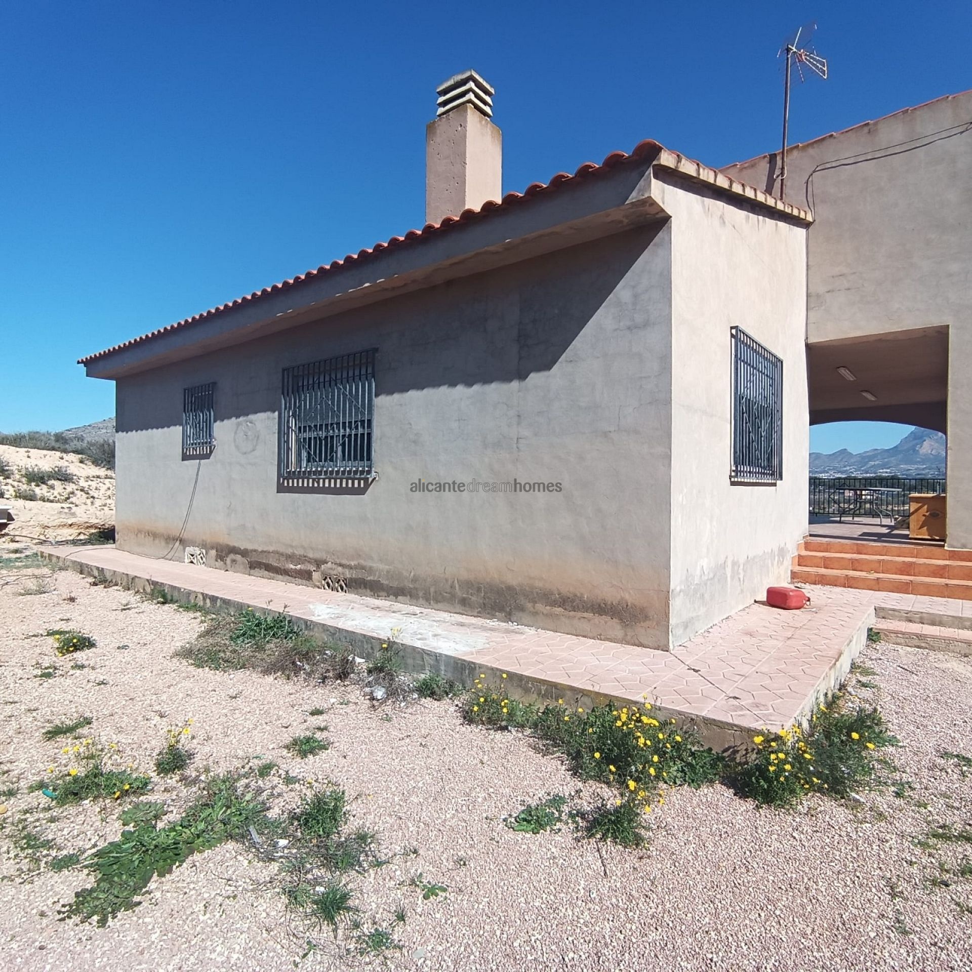 Resale - 6 Bedroom 3 Bathroom Villa in Elda -  - Alicante