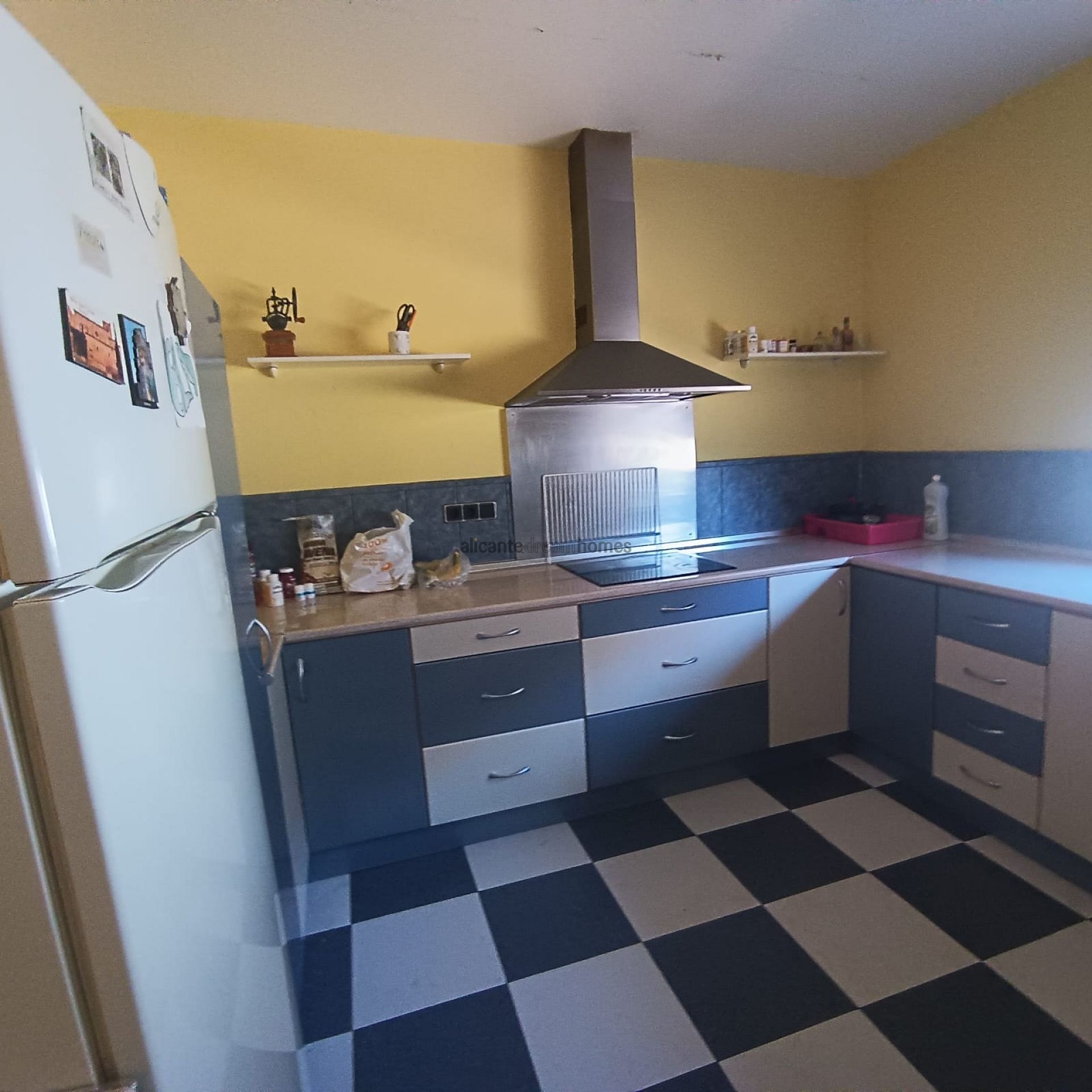 Resale - 6 Bedroom 3 Bathroom Villa in Elda -  - Alicante