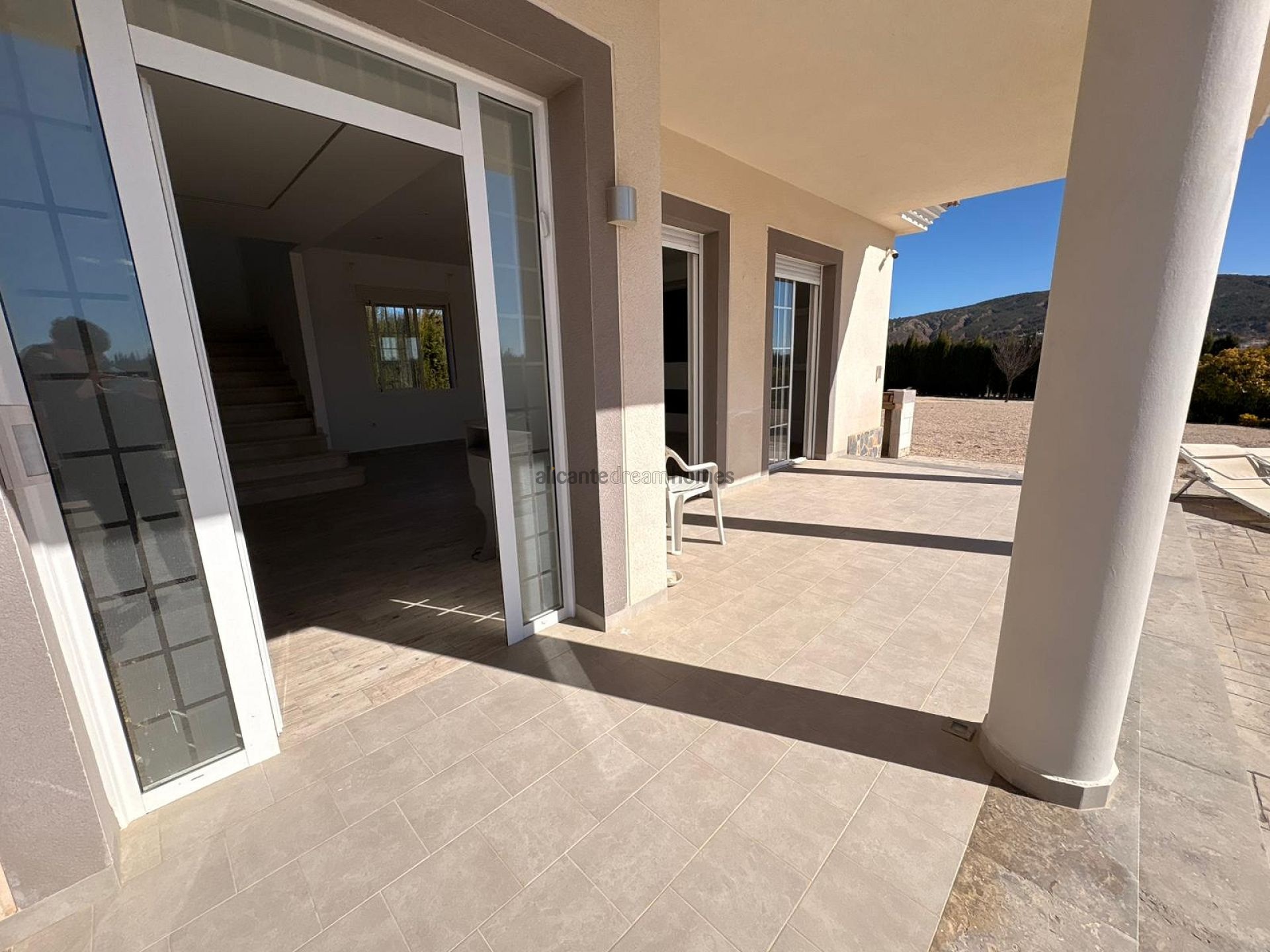 Resale - 6 Bedroom 4 Bathroom Villa in Pinoso -  - Alicante