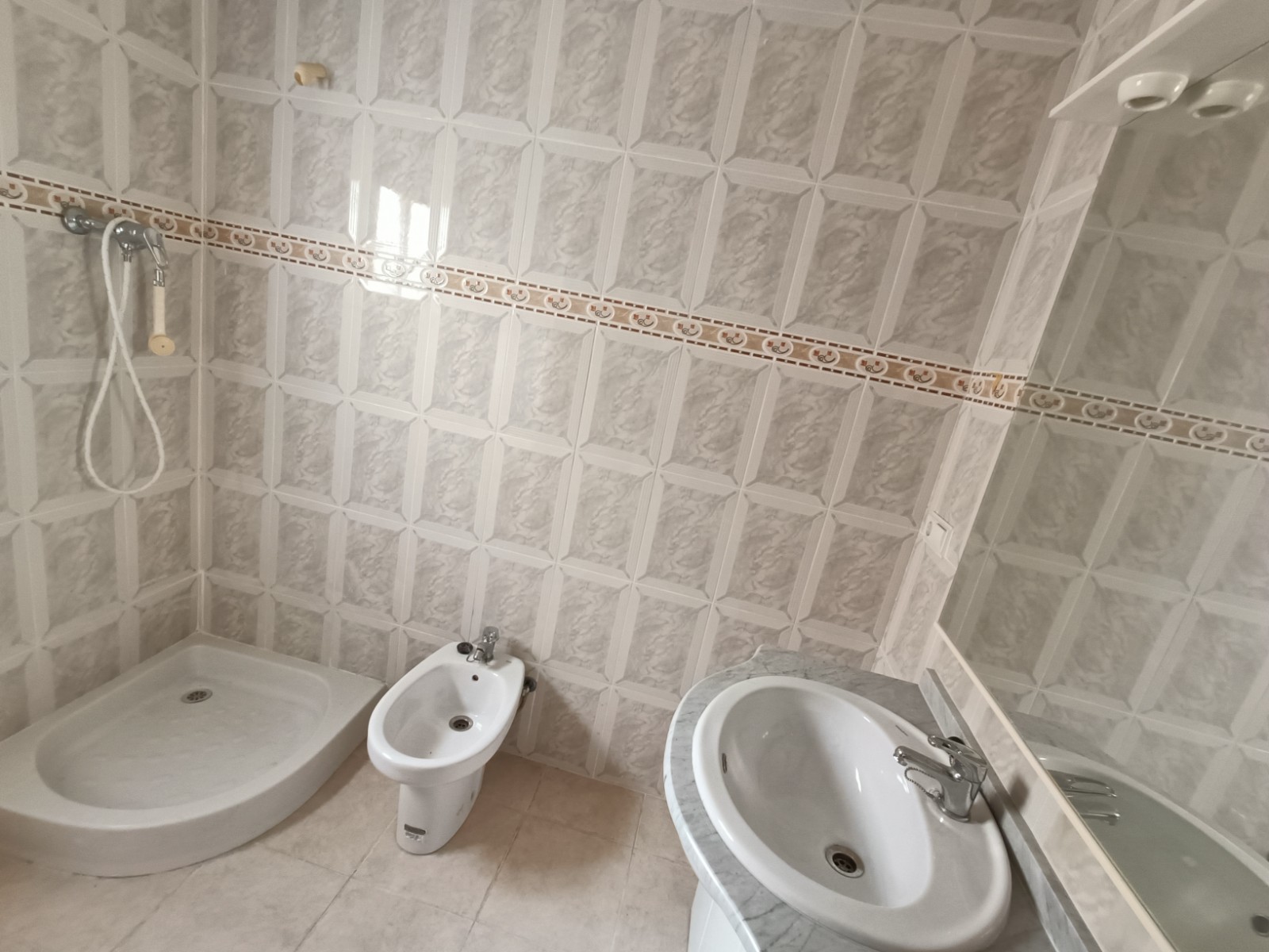 Resale - 7 Bedroom 3 Bathroom Townhouse in La Murada -  - Alicante