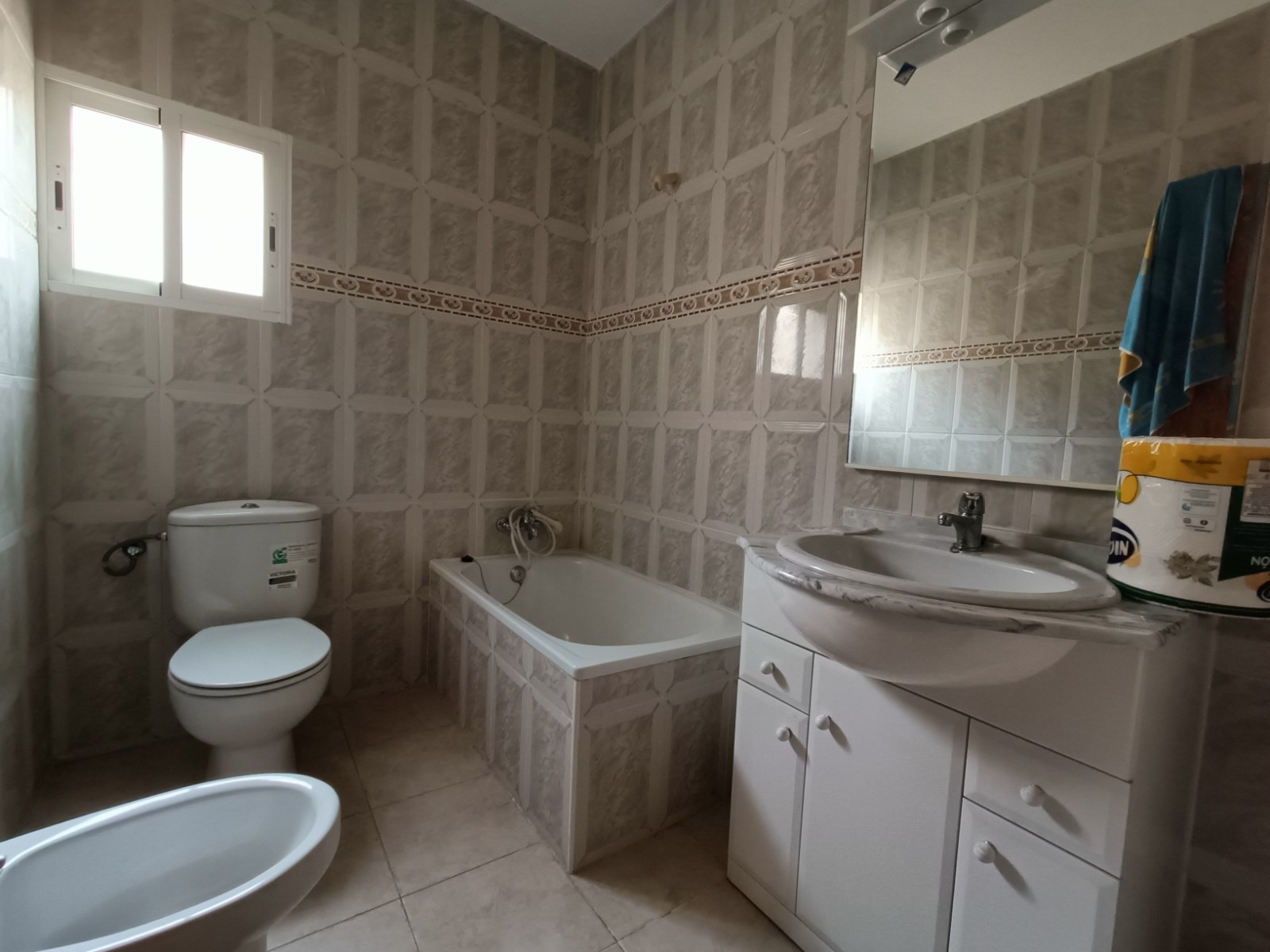 Resale - 7 Bedroom 3 Bathroom Townhouse in La Murada -  - Alicante