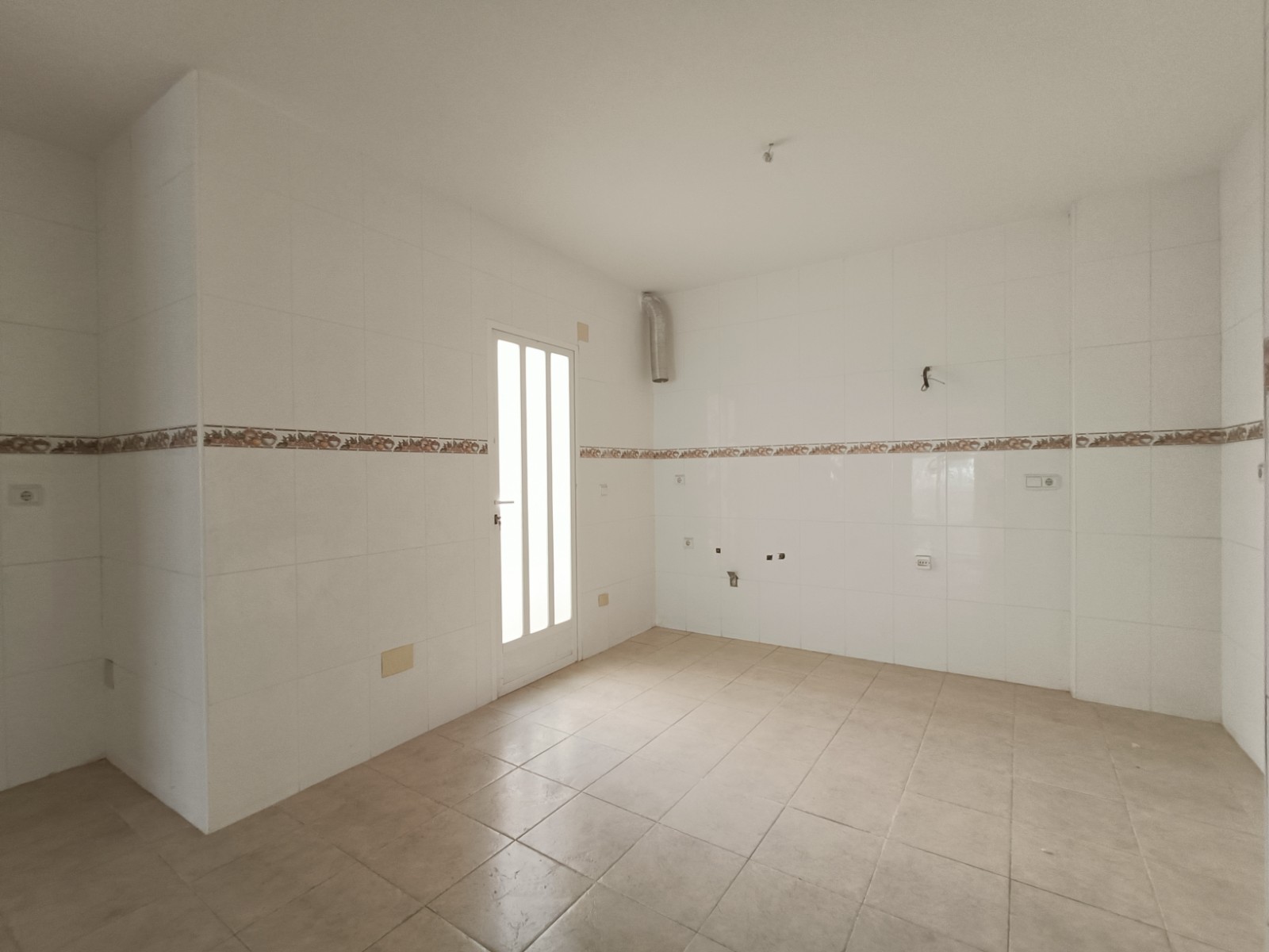 Resale - 7 Bedroom 3 Bathroom Townhouse in La Murada -  - Alicante