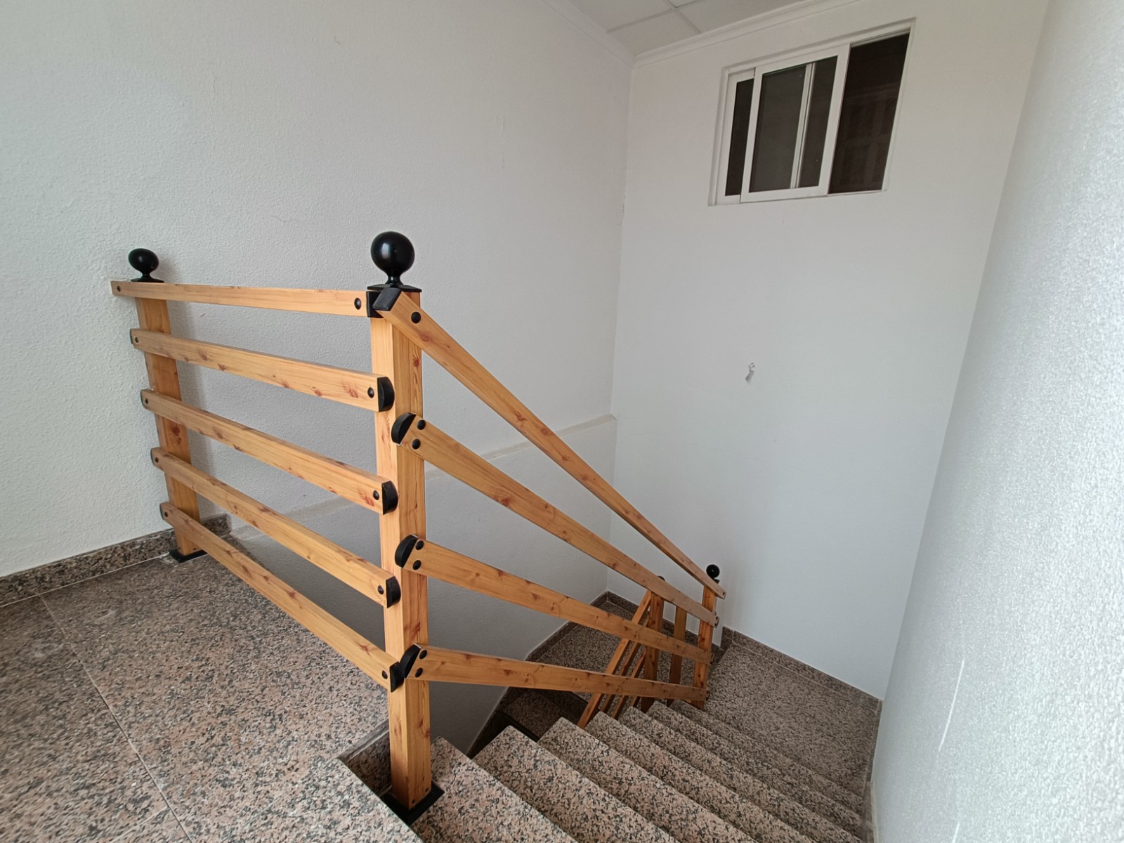 Resale - 7 Bedroom 3 Bathroom Townhouse in La Murada -  - Alicante