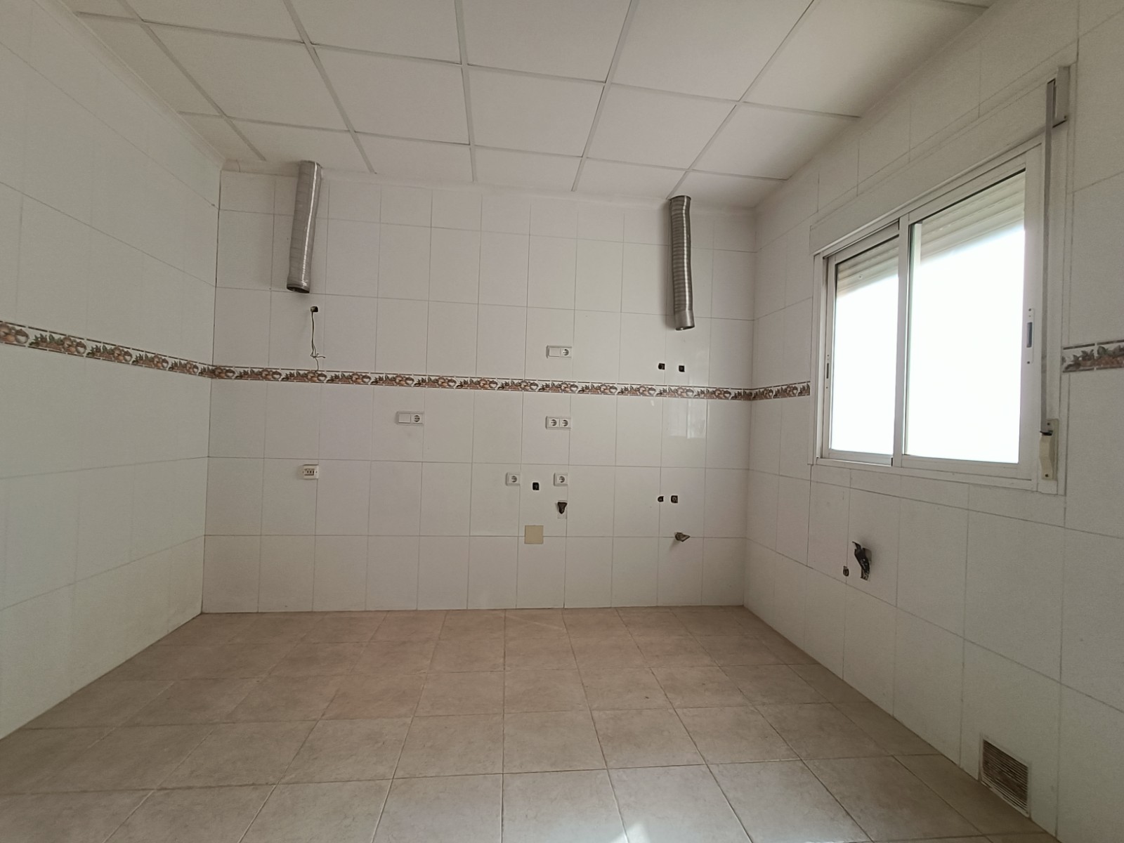 Resale - 7 Bedroom 3 Bathroom Townhouse in La Murada -  - Alicante