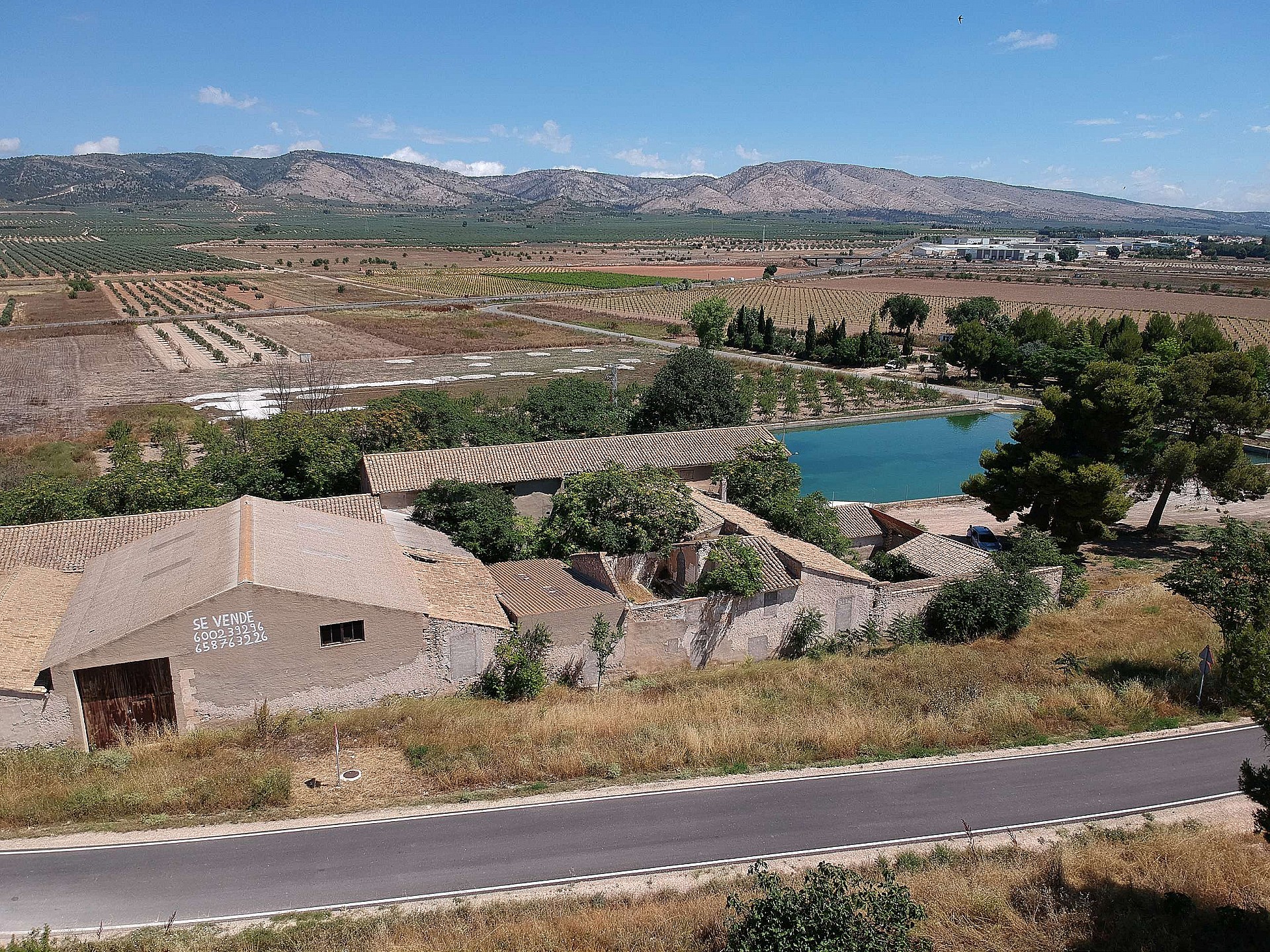 Resale - Country house in Beneixama -  - Alicante