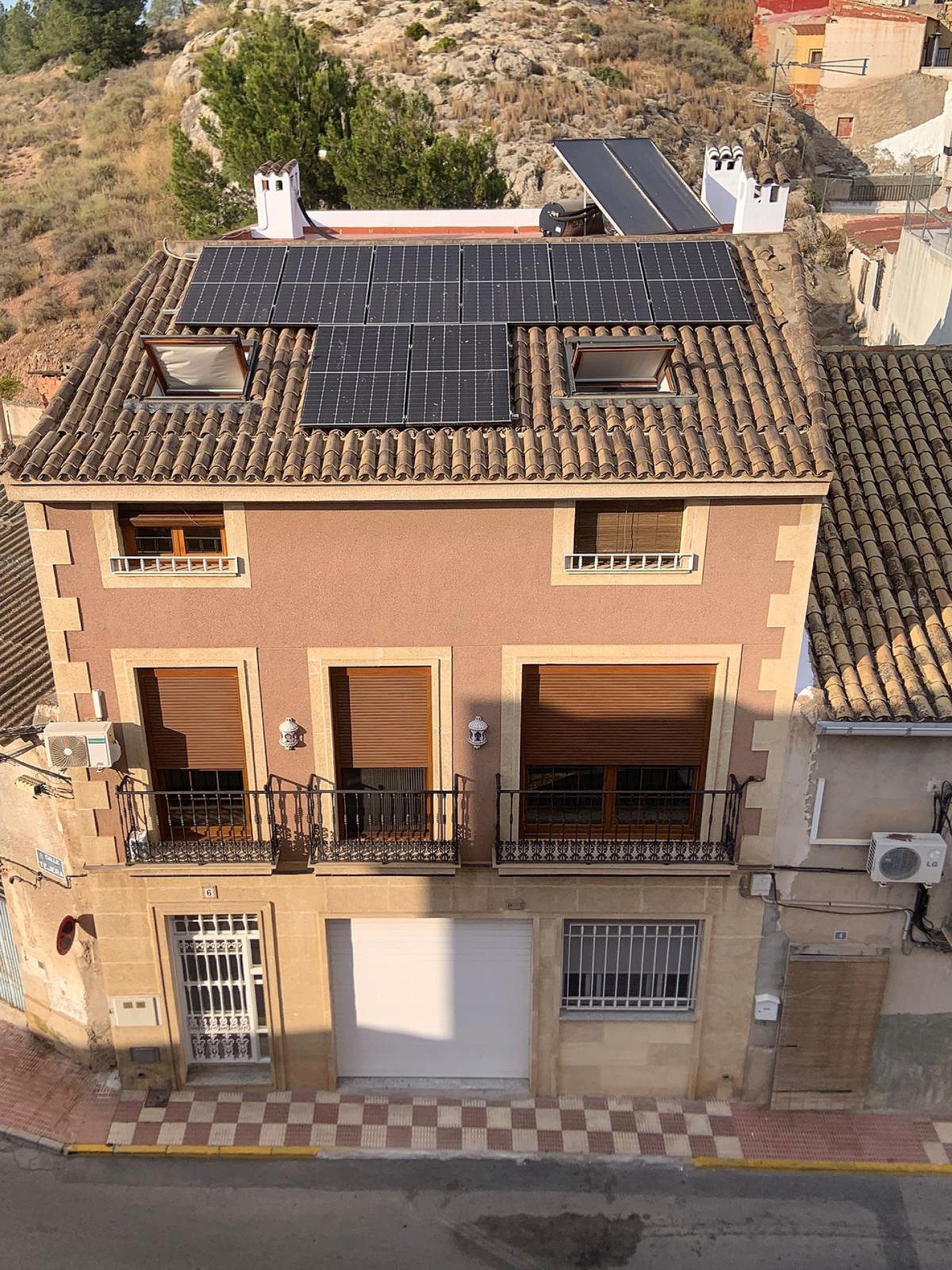 Resale - 4 Bedroom 4 Bathroom Townhouse in Sax - , Sax, Alicante, Spain - Alicante