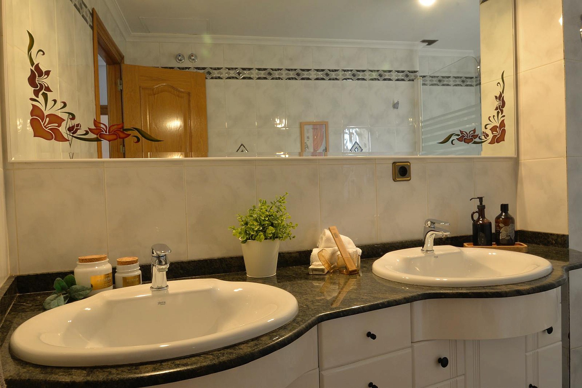 Resale - 4 Bedroom 4 Bathroom Townhouse in Sax - , Sax, Alicante, Spain - Alicante