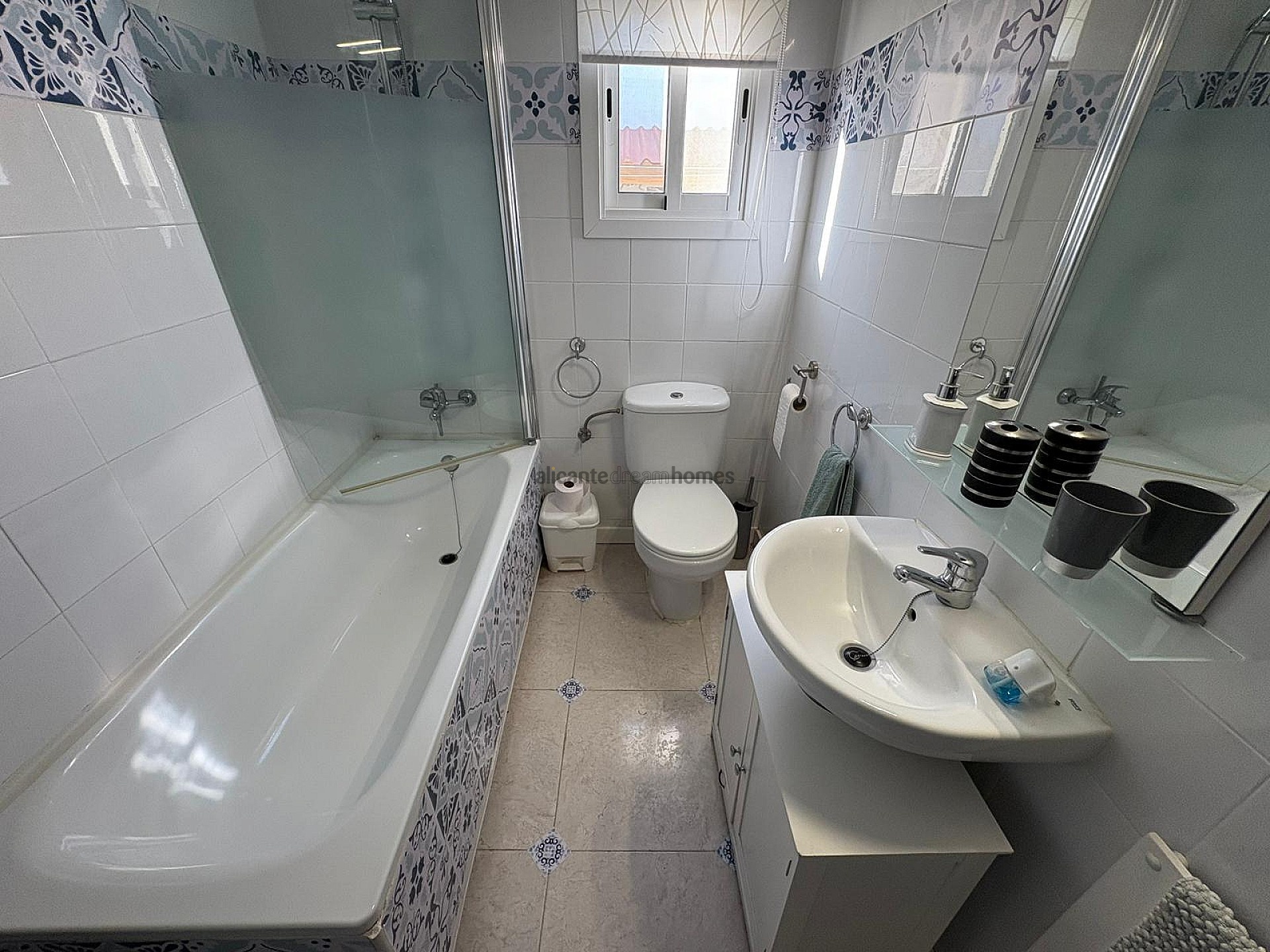 Resale - 3 Bedroom 2 Bathroom Townhouse in Casas del Señor -  - Alicante