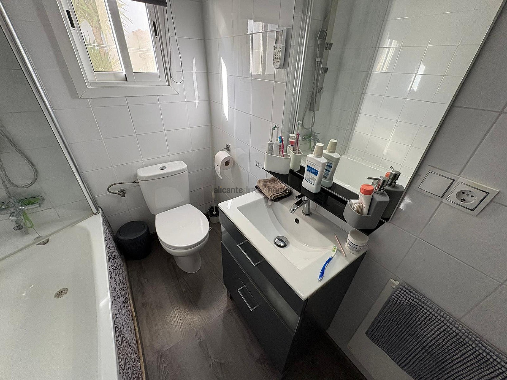 Resale - 3 Bedroom 2 Bathroom Townhouse in Casas del Señor -  - Alicante