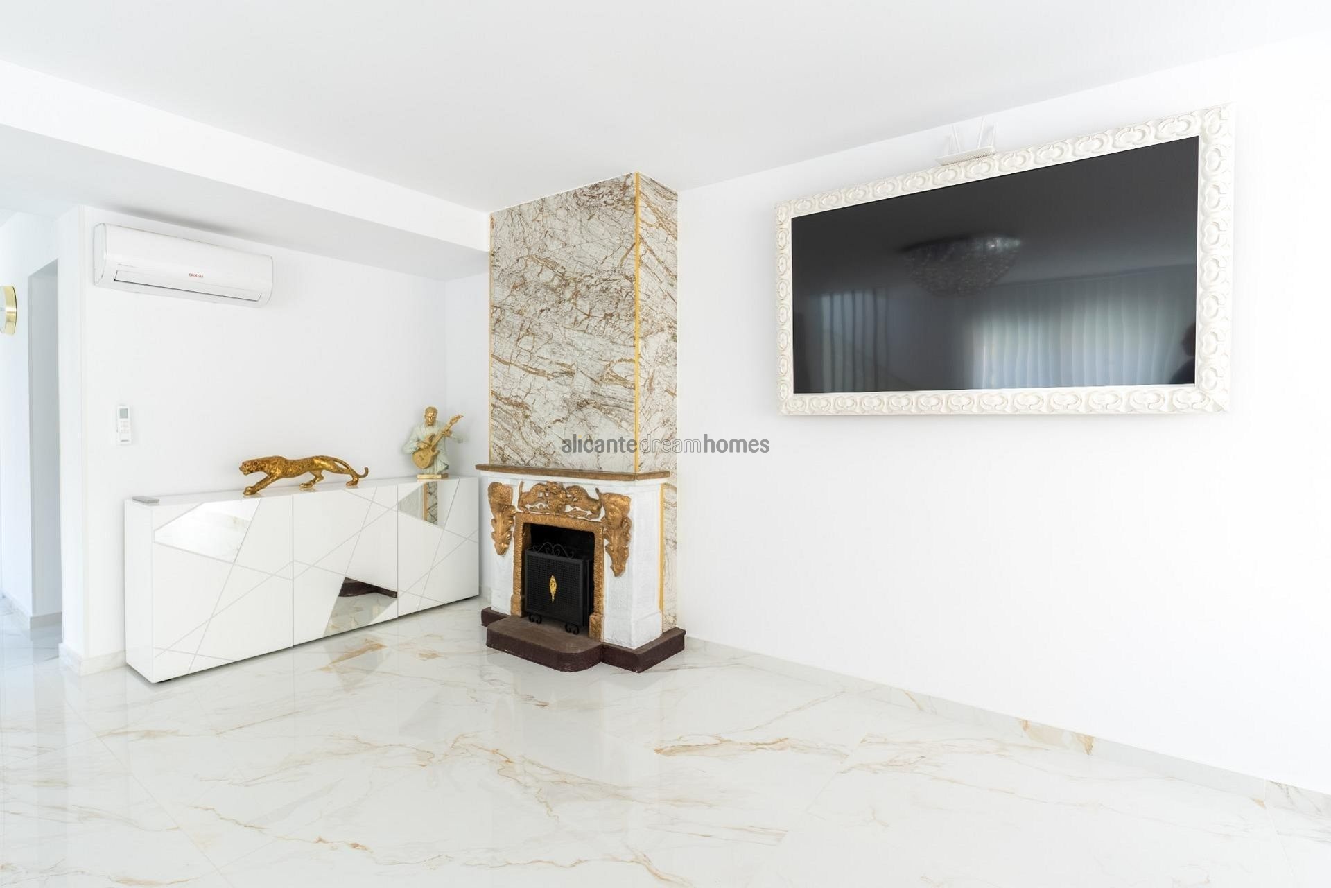 Resale - 4 Bedroom 3 Bathroom Townhouse in Torrevieja -  - Alicante