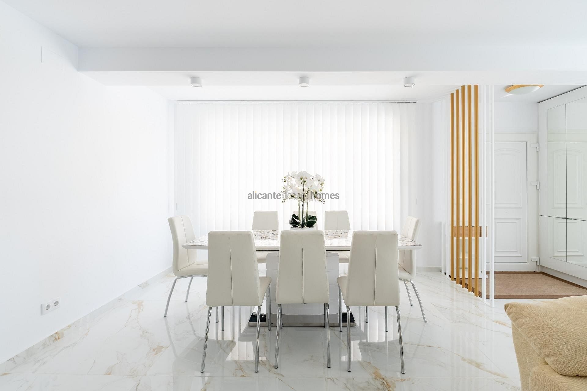 Resale - 4 Bedroom 3 Bathroom Townhouse in Torrevieja -  - Alicante