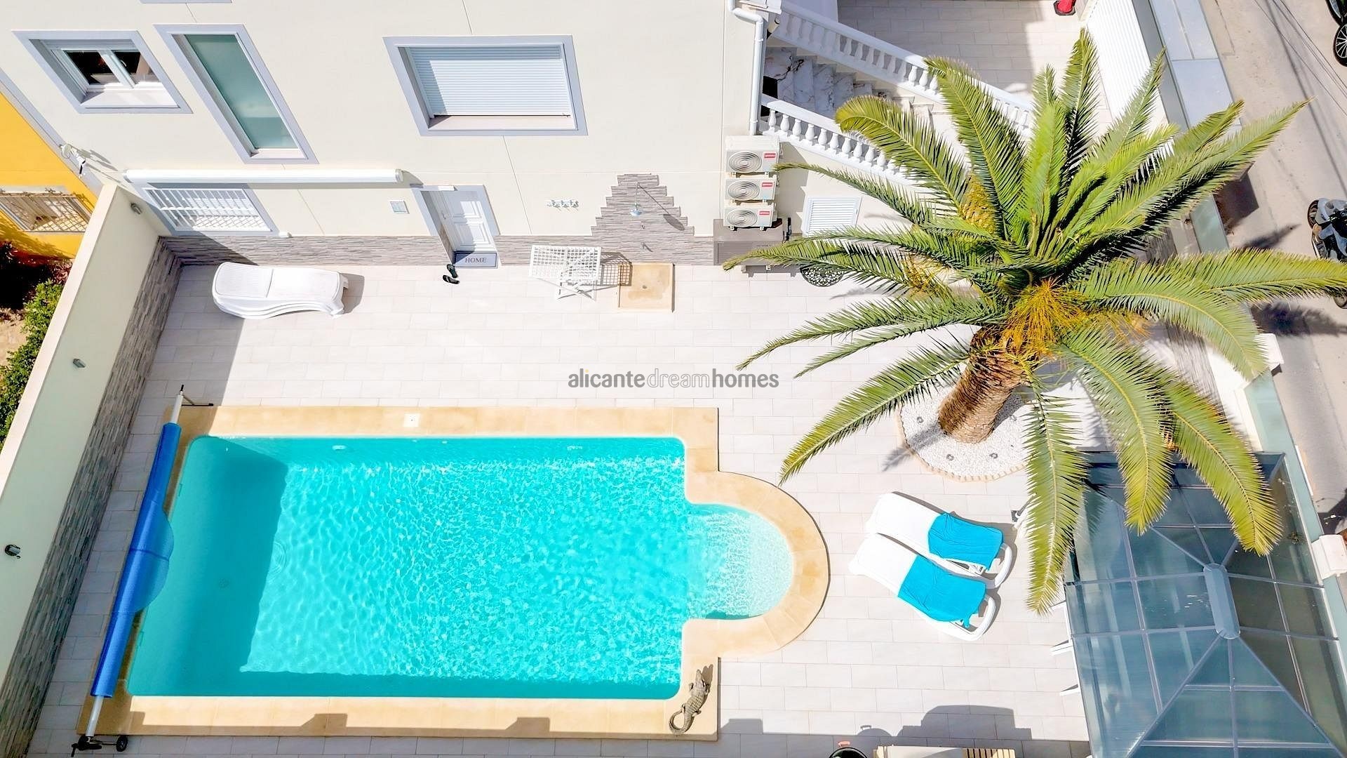 Resale - 4 Bedroom 3 Bathroom Townhouse in Torrevieja -  - Alicante